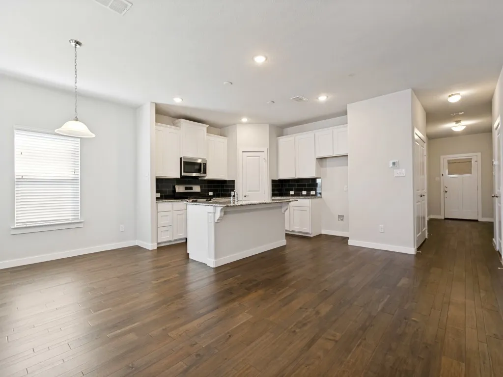 Single Family Residence For Sale in Denton County , 2201 Paxton Way, Denton, Texas 76209, 3 Bedroom, 2 Bathroom, 2 Garage spaces, 1,396 Sqft, built in 2021, mls#21364140, Real Estate Agent in Denton, Homes For Sale in Denton county, Homes For Sale in Denton, Realtor in Denton Texas, Real Estate Brokerage Independent Realty Texas, Luminita Cordes Realtor