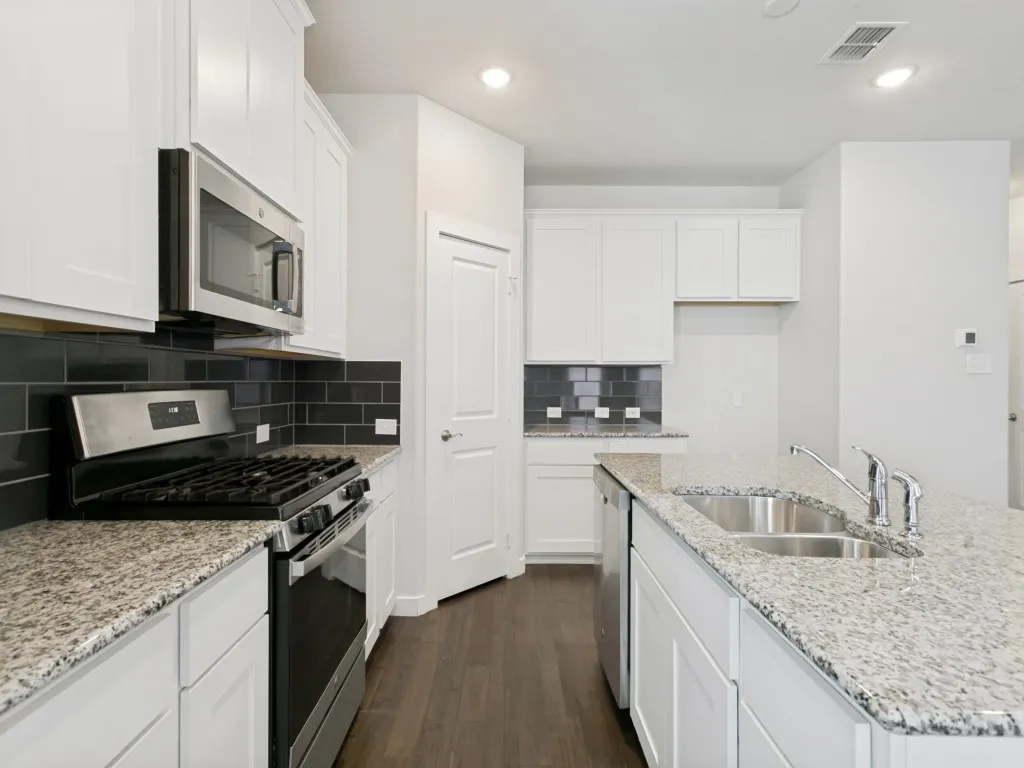 Single Family Residence For Sale in Denton County , 2201 Paxton Way, Denton, Texas 76209, 3 Bedroom, 2 Bathroom, 2 Garage spaces, 1,396 Sqft, built in 2021, mls#21364140, Real Estate Agent in Denton, Homes For Sale in Denton county, Homes For Sale in Denton, Realtor in Denton Texas, Real Estate Brokerage Independent Realty Texas, Luminita Cordes Realtor