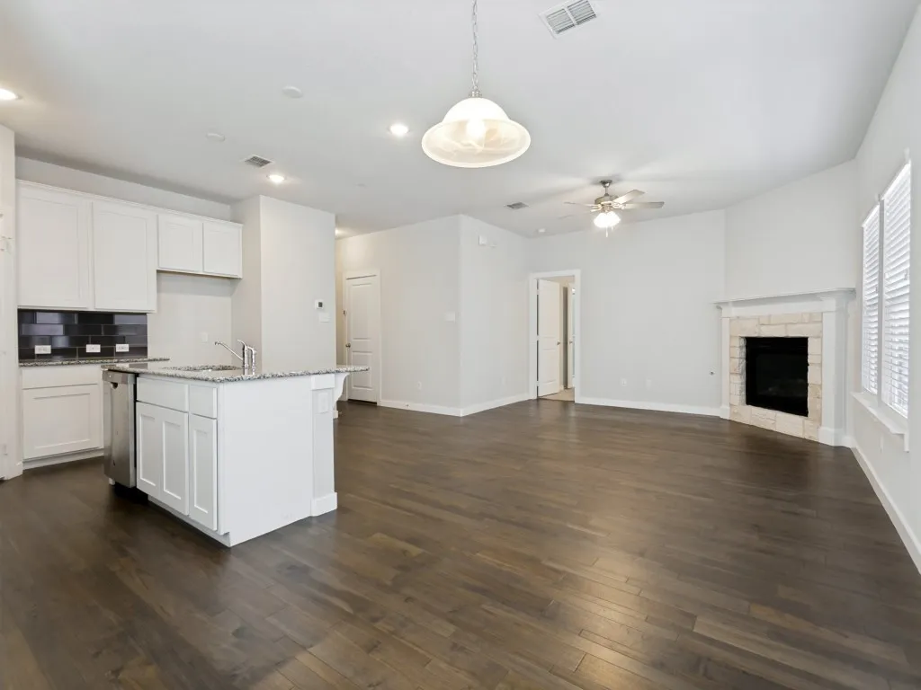 Single Family Residence For Sale in Denton County , 2201 Paxton Way, Denton, Texas 76209, 3 Bedroom, 2 Bathroom, 2 Garage spaces, 1,396 Sqft, built in 2021, mls#21364140, Real Estate Agent in Denton, Homes For Sale in Denton county, Homes For Sale in Denton, Realtor in Denton Texas, Real Estate Brokerage Independent Realty Texas, Luminita Cordes Realtor