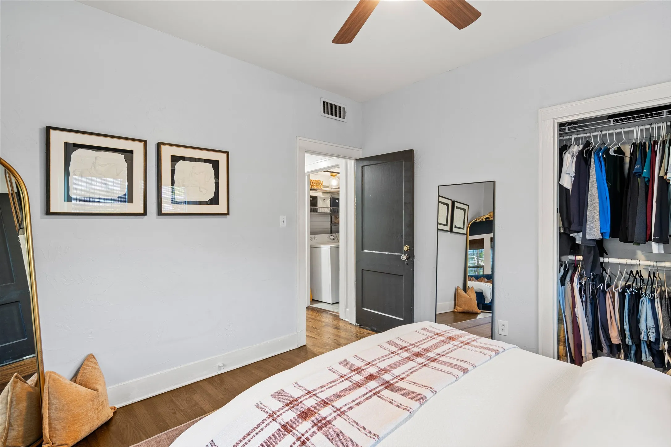 Condominium For Sale in Dallas County , 4117 Herschel Avenue 4119A, Dallas, Texas 75219, 1 Bedroom, 1 Bathroom, Garage spaces, 1,050 Sqft, built in 1930, mls#21364144, Real Estate Agent in Dallas, Homes For Sale in Dallas county, Homes For Sale in Dallas, Realtor in Dallas Texas, Real Estate Brokerage Independent Realty Texas, Luminita Cordes Realtor