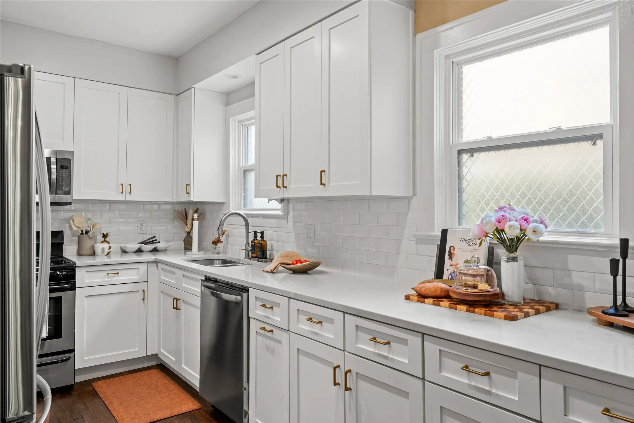 Condominium For Sale in Dallas County , 4117 Herschel Avenue 4119A, Dallas, Texas 75219, 1 Bedroom, 1 Bathroom, Garage spaces, 1,050 Sqft, built in 1930, mls#21364144, Real Estate Agent in Dallas, Homes For Sale in Dallas county, Homes For Sale in Dallas, Realtor in Dallas Texas, Real Estate Brokerage Independent Realty Texas, Luminita Cordes Realtor
