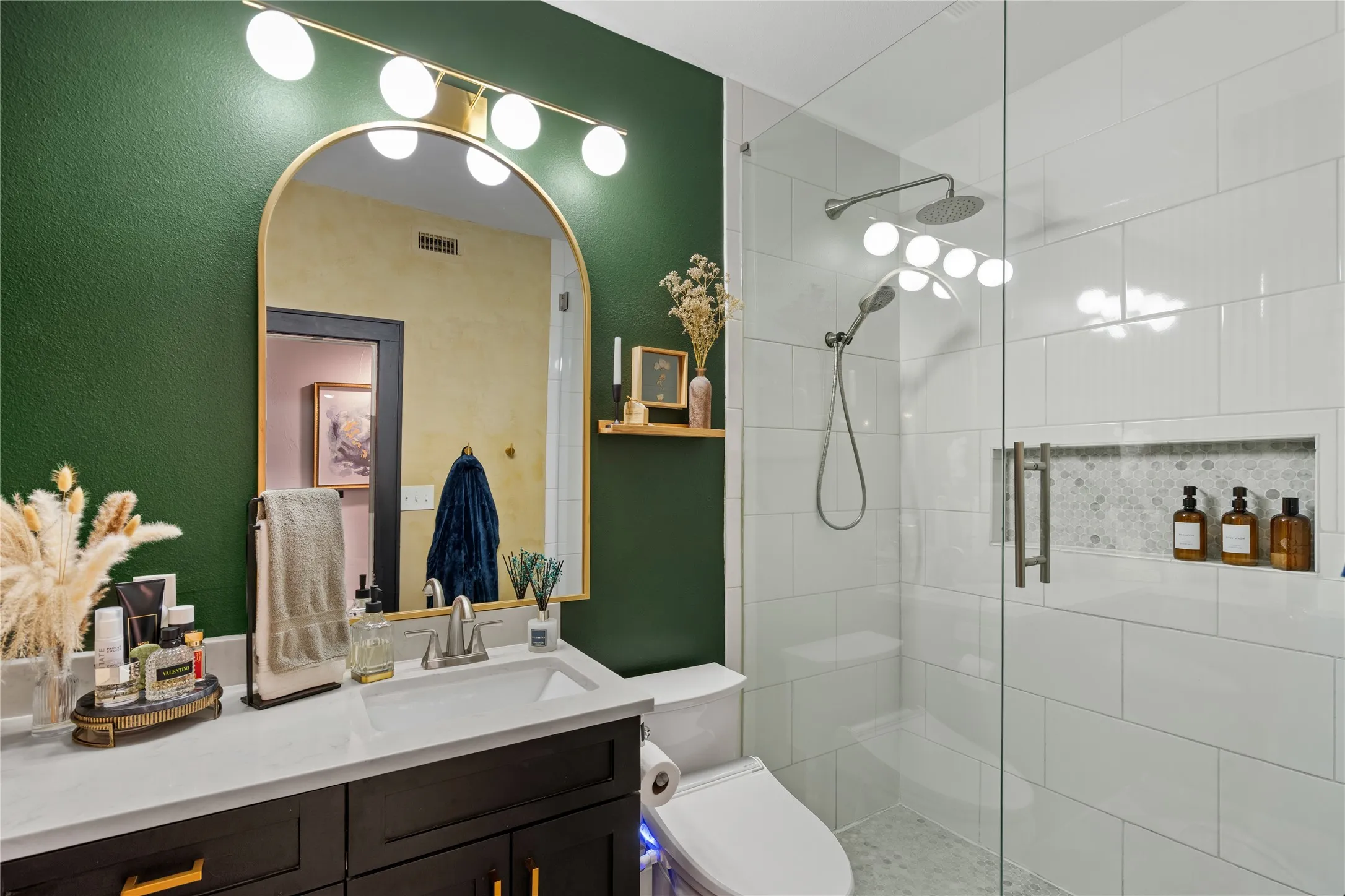 Condominium For Sale in Dallas County , 4117 Herschel Avenue 4119A, Dallas, Texas 75219, 1 Bedroom, 1 Bathroom, Garage spaces, 1,050 Sqft, built in 1930, mls#21364144, Real Estate Agent in Dallas, Homes For Sale in Dallas county, Homes For Sale in Dallas, Realtor in Dallas Texas, Real Estate Brokerage Independent Realty Texas, Luminita Cordes Realtor