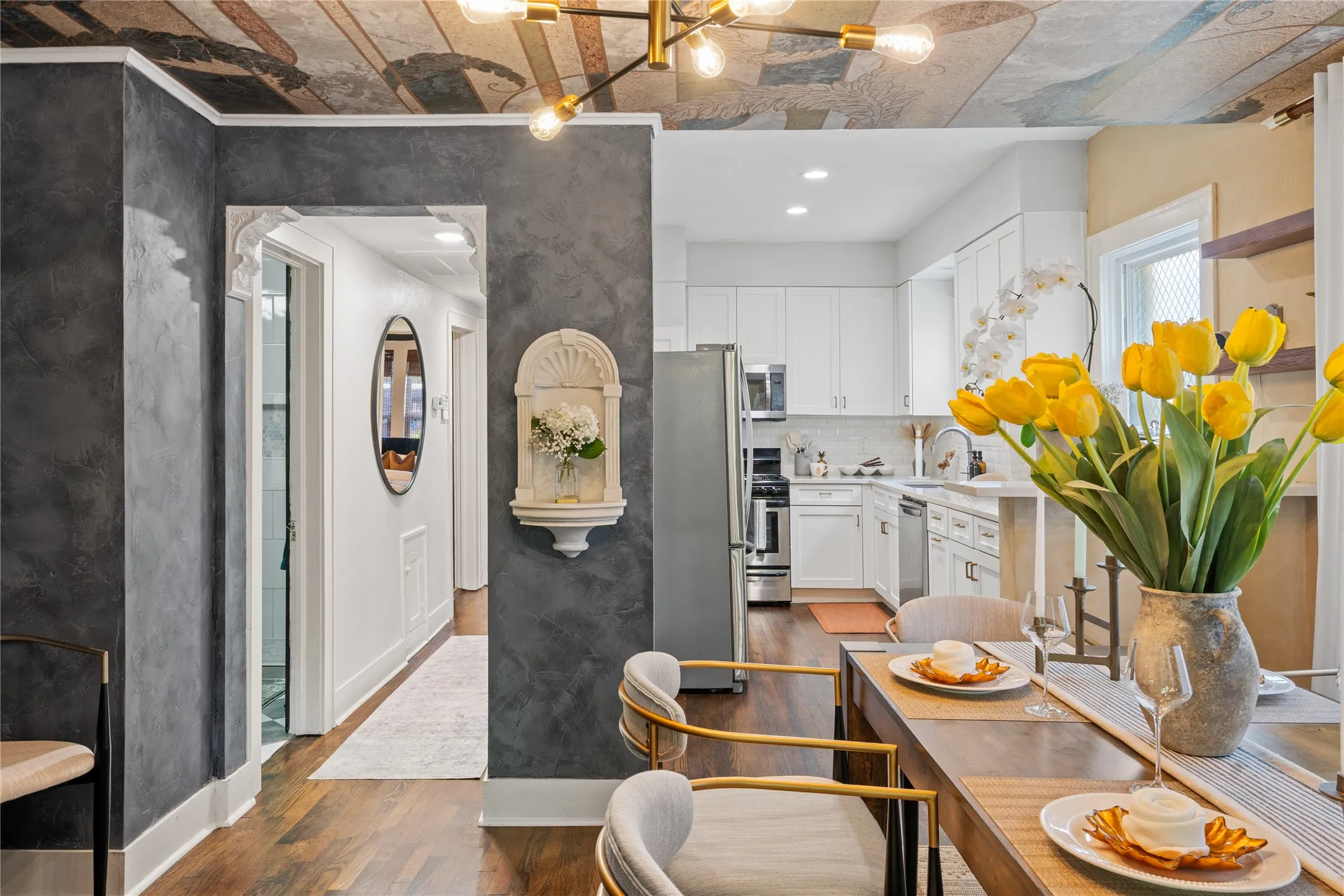 Condominium For Sale in Dallas County , 4117 Herschel Avenue 4119A, Dallas, Texas 75219, 1 Bedroom, 1 Bathroom, Garage spaces, 1,050 Sqft, built in 1930, mls#21364144, Real Estate Agent in Dallas, Homes For Sale in Dallas county, Homes For Sale in Dallas, Realtor in Dallas Texas, Real Estate Brokerage Independent Realty Texas, Luminita Cordes Realtor