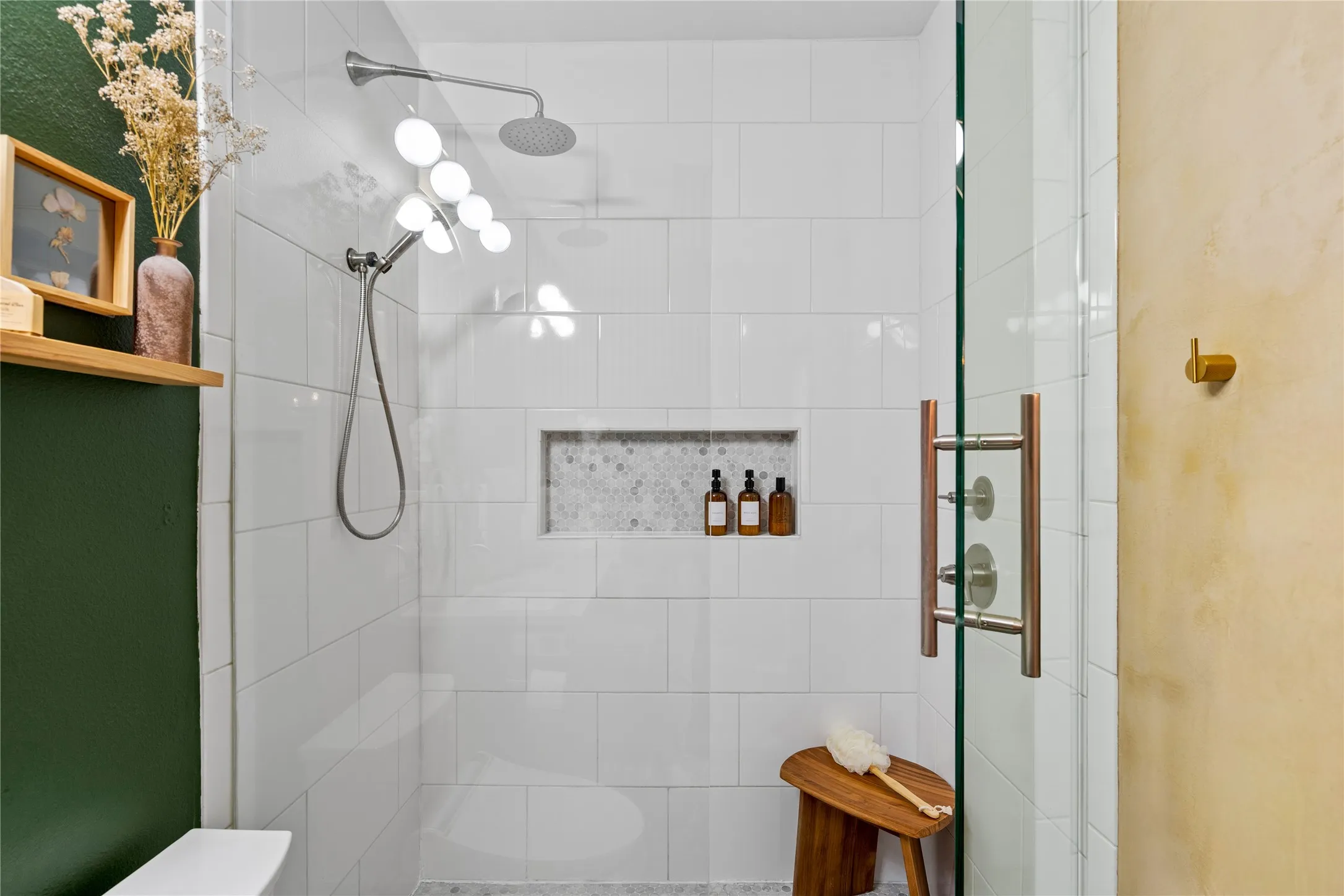 Condominium For Sale in Dallas County , 4117 Herschel Avenue 4119A, Dallas, Texas 75219, 1 Bedroom, 1 Bathroom, Garage spaces, 1,050 Sqft, built in 1930, mls#21364144, Real Estate Agent in Dallas, Homes For Sale in Dallas county, Homes For Sale in Dallas, Realtor in Dallas Texas, Real Estate Brokerage Independent Realty Texas, Luminita Cordes Realtor