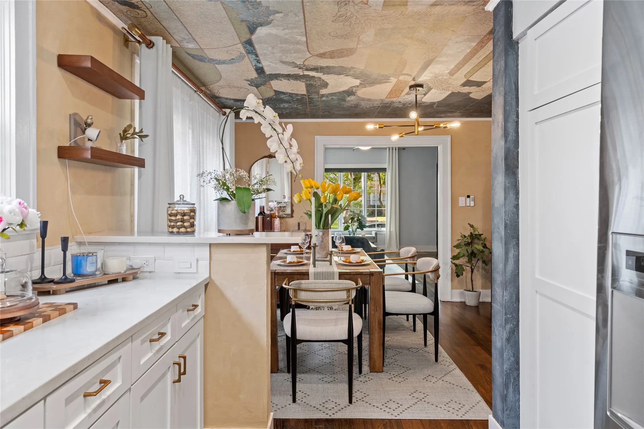 Condominium For Sale in Dallas County , 4117 Herschel Avenue 4119A, Dallas, Texas 75219, 1 Bedroom, 1 Bathroom, Garage spaces, 1,050 Sqft, built in 1930, mls#21364144, Real Estate Agent in Dallas, Homes For Sale in Dallas county, Homes For Sale in Dallas, Realtor in Dallas Texas, Real Estate Brokerage Independent Realty Texas, Luminita Cordes Realtor