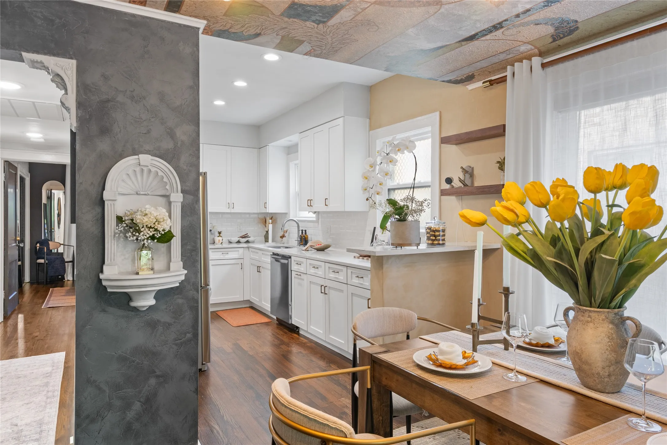 Condominium For Sale in Dallas County , 4117 Herschel Avenue 4119A, Dallas, Texas 75219, 1 Bedroom, 1 Bathroom, Garage spaces, 1,050 Sqft, built in 1930, mls#21364144, Real Estate Agent in Dallas, Homes For Sale in Dallas county, Homes For Sale in Dallas, Realtor in Dallas Texas, Real Estate Brokerage Independent Realty Texas, Luminita Cordes Realtor