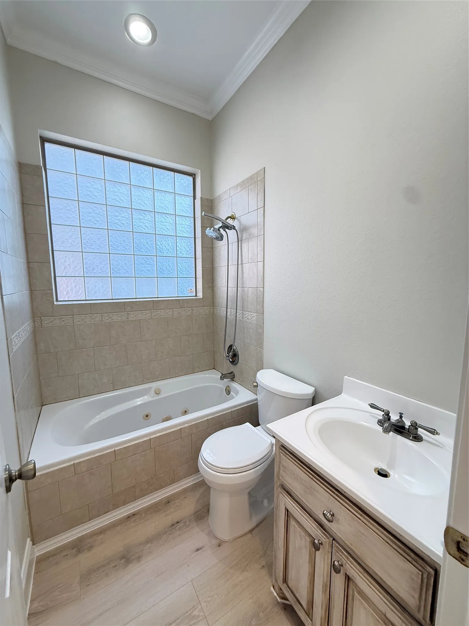 Single Family Residence For Sale in Grayson County , 3308 Preston Club Drive, Sherman, Texas 75092, 3 Bedroom, 2 Bathroom, 2 Garage spaces, 1,656 Sqft, built in 2000, mls#21364148, Real Estate Agent in Sherman, Homes For Sale in Grayson county, Homes For Sale in Sherman, Realtor in Sherman Texas, Real Estate Brokerage Independent Realty Texas, Luminita Cordes Realtor