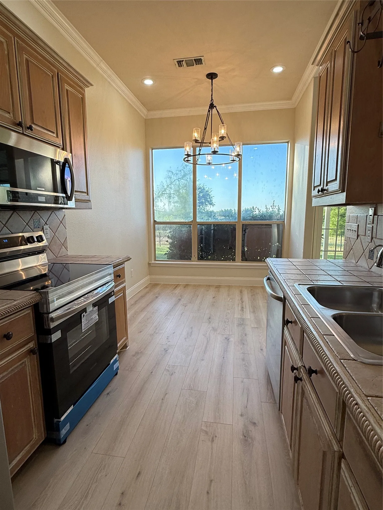 Single Family Residence For Sale in Grayson County , 3308 Preston Club Drive, Sherman, Texas 75092, 3 Bedroom, 2 Bathroom, 2 Garage spaces, 1,656 Sqft, built in 2000, mls#21364148, Real Estate Agent in Sherman, Homes For Sale in Grayson county, Homes For Sale in Sherman, Realtor in Sherman Texas, Real Estate Brokerage Independent Realty Texas, Luminita Cordes Realtor