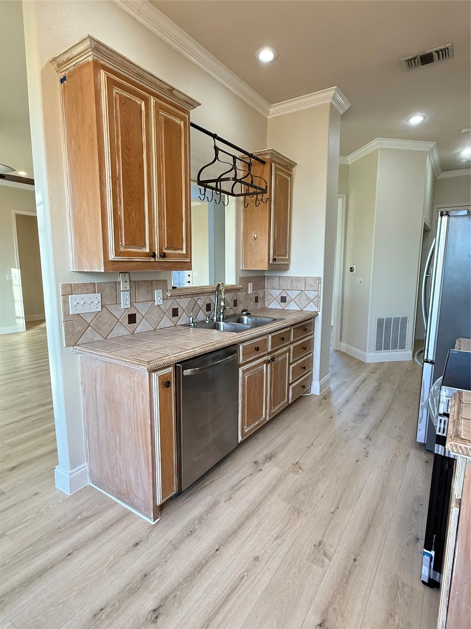 Single Family Residence For Sale in Grayson County , 3308 Preston Club Drive, Sherman, Texas 75092, 3 Bedroom, 2 Bathroom, 2 Garage spaces, 1,656 Sqft, built in 2000, mls#21364148, Real Estate Agent in Sherman, Homes For Sale in Grayson county, Homes For Sale in Sherman, Realtor in Sherman Texas, Real Estate Brokerage Independent Realty Texas, Luminita Cordes Realtor