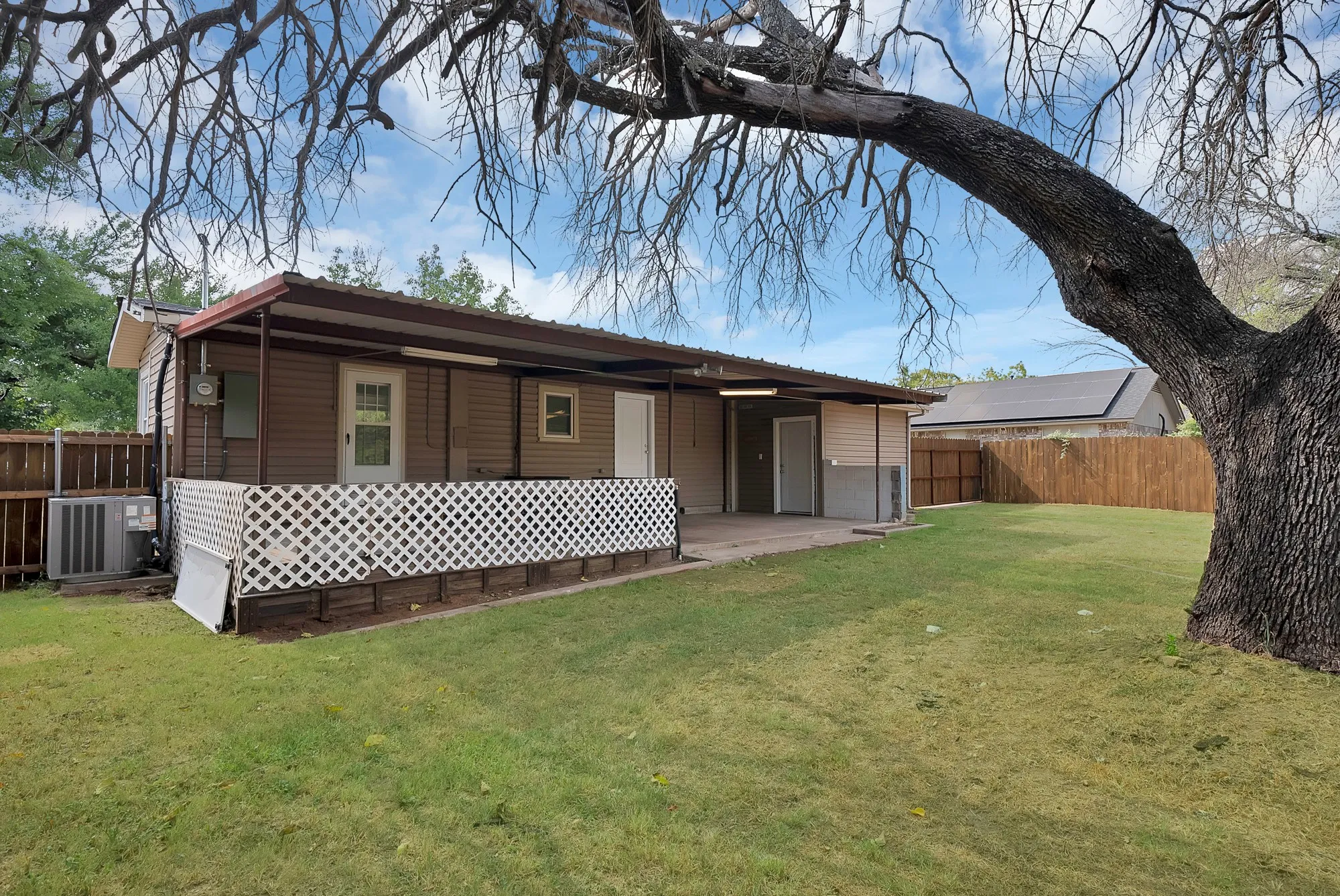 Single Family Residence For Sale in Parker County , 116 Westline Road, Azle, Texas 76020, 3 Bedroom, 2 Bathroom, Garage spaces, 1,136 Sqft, built in 1990, mls#21364070, Real Estate Agent in Azle, Homes For Sale in Parker county, Homes For Sale in Azle, Realtor in Azle Texas, Real Estate Brokerage Independent Realty Texas, Luminita Cordes Realtor
