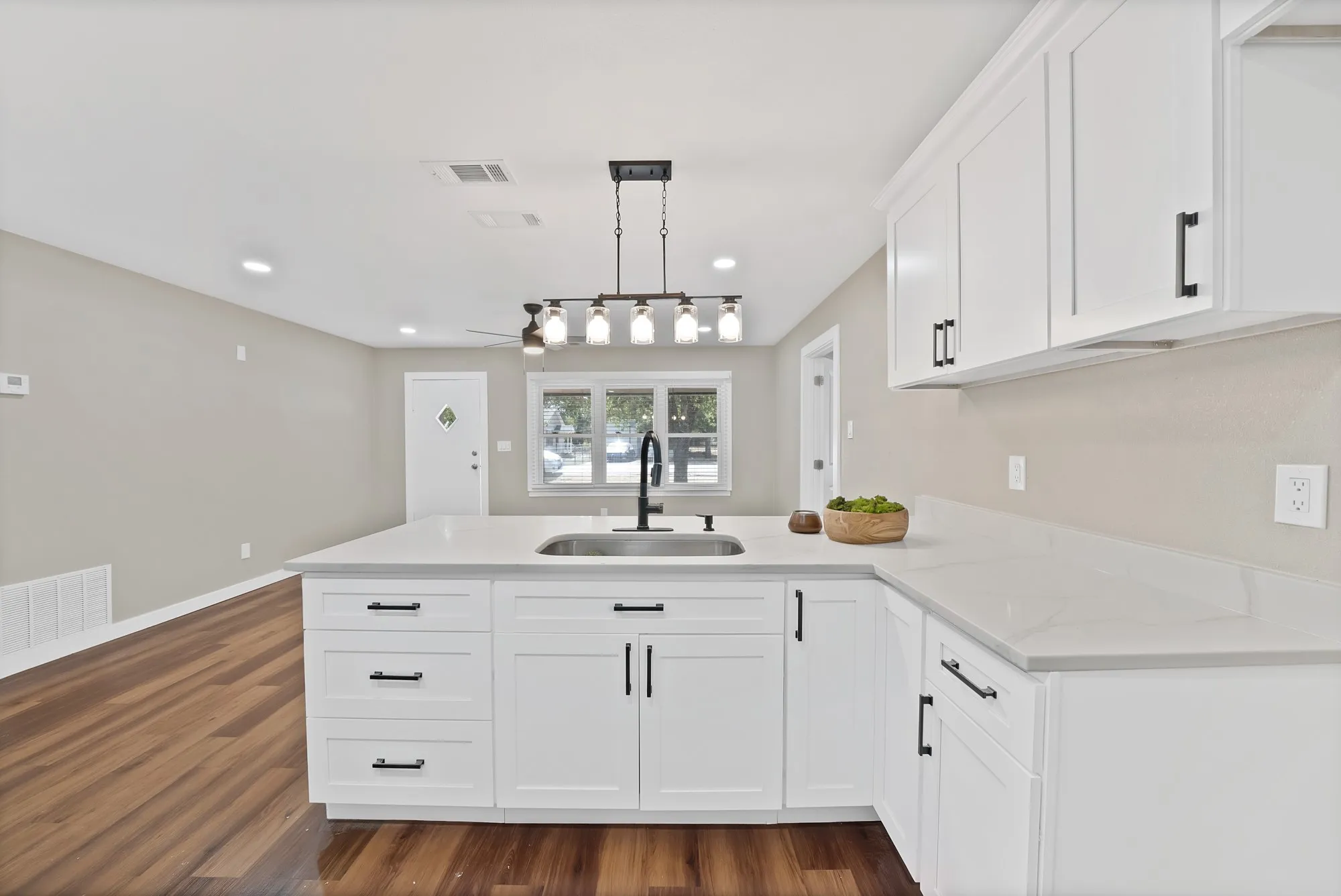 Single Family Residence For Sale in Parker County , 116 Westline Road, Azle, Texas 76020, 3 Bedroom, 2 Bathroom, Garage spaces, 1,136 Sqft, built in 1990, mls#21364070, Real Estate Agent in Azle, Homes For Sale in Parker county, Homes For Sale in Azle, Realtor in Azle Texas, Real Estate Brokerage Independent Realty Texas, Luminita Cordes Realtor