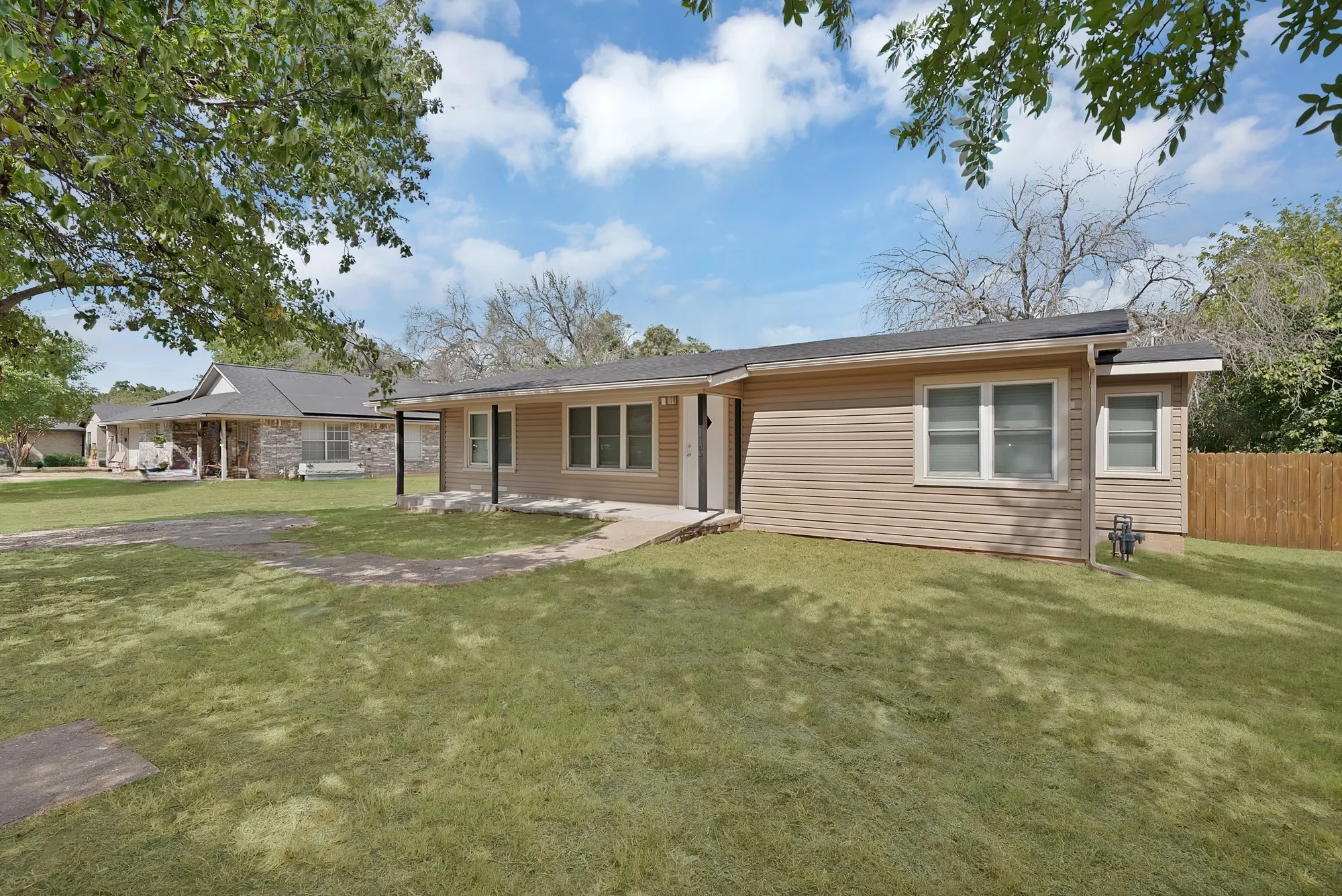 Single Family Residence For Sale in Parker County , 116 Westline Road, Azle, Texas 76020, 3 Bedroom, 2 Bathroom, Garage spaces, 1,136 Sqft, built in 1990, mls#21364070, Real Estate Agent in Azle, Homes For Sale in Parker county, Homes For Sale in Azle, Realtor in Azle Texas, Real Estate Brokerage Independent Realty Texas, Luminita Cordes Realtor