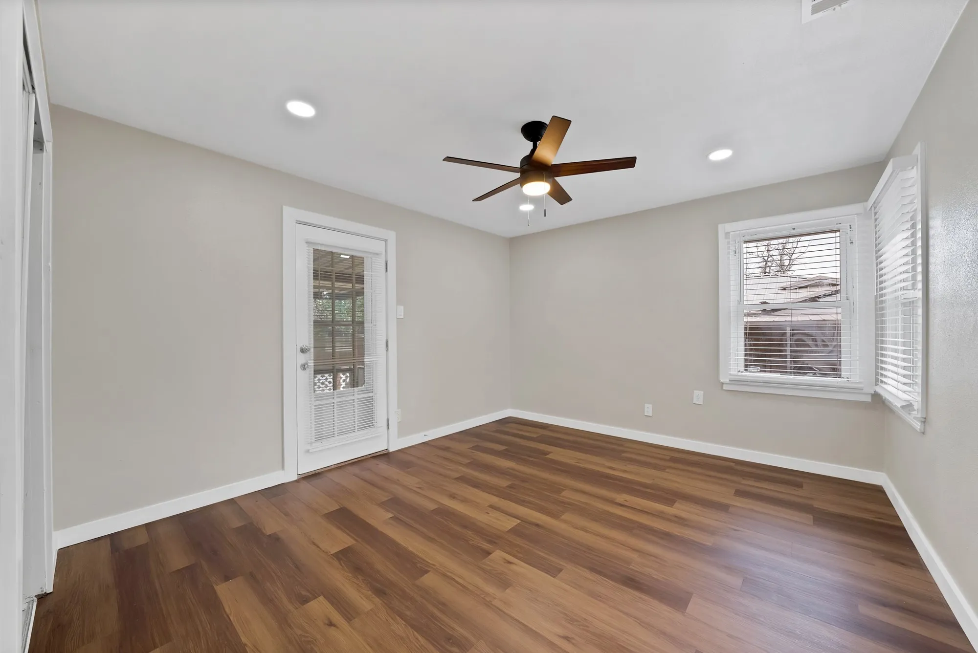 Single Family Residence For Sale in Parker County , 116 Westline Road, Azle, Texas 76020, 3 Bedroom, 2 Bathroom, Garage spaces, 1,136 Sqft, built in 1990, mls#21364070, Real Estate Agent in Azle, Homes For Sale in Parker county, Homes For Sale in Azle, Realtor in Azle Texas, Real Estate Brokerage Independent Realty Texas, Luminita Cordes Realtor