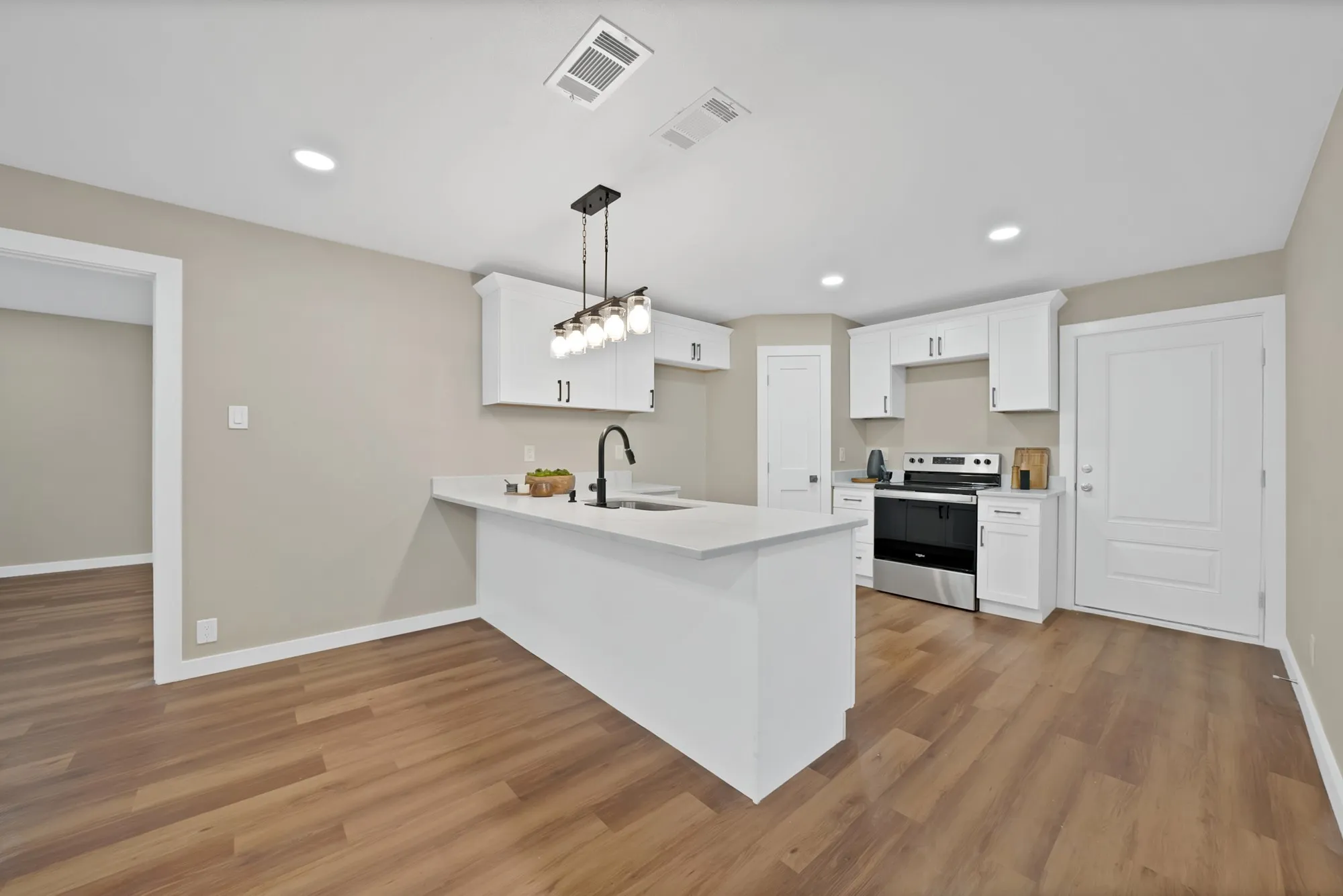 Single Family Residence For Sale in Parker County , 116 Westline Road, Azle, Texas 76020, 3 Bedroom, 2 Bathroom, Garage spaces, 1,136 Sqft, built in 1990, mls#21364070, Real Estate Agent in Azle, Homes For Sale in Parker county, Homes For Sale in Azle, Realtor in Azle Texas, Real Estate Brokerage Independent Realty Texas, Luminita Cordes Realtor