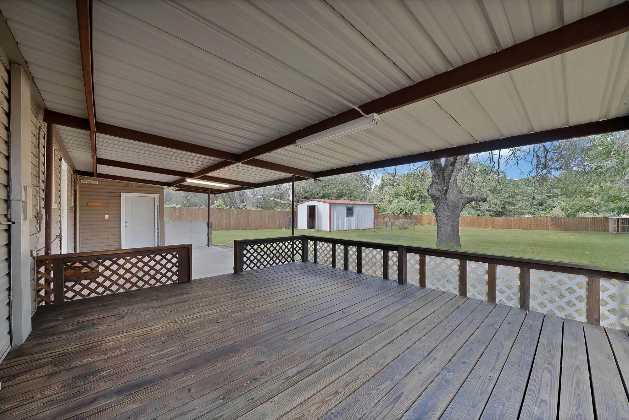 Single Family Residence For Sale in Parker County , 116 Westline Road, Azle, Texas 76020, 3 Bedroom, 2 Bathroom, Garage spaces, 1,136 Sqft, built in 1990, mls#21364070, Real Estate Agent in Azle, Homes For Sale in Parker county, Homes For Sale in Azle, Realtor in Azle Texas, Real Estate Brokerage Independent Realty Texas, Luminita Cordes Realtor