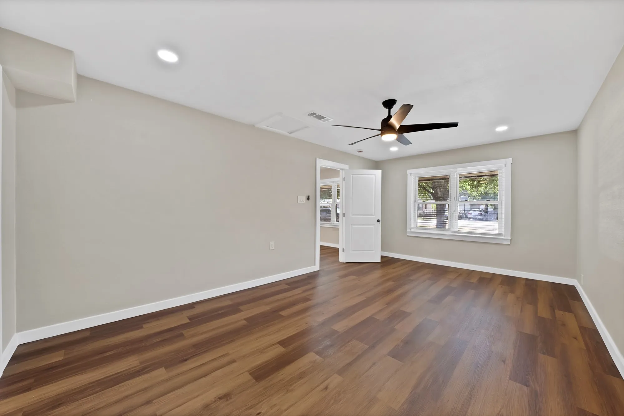 Single Family Residence For Sale in Parker County , 116 Westline Road, Azle, Texas 76020, 3 Bedroom, 2 Bathroom, Garage spaces, 1,136 Sqft, built in 1990, mls#21364070, Real Estate Agent in Azle, Homes For Sale in Parker county, Homes For Sale in Azle, Realtor in Azle Texas, Real Estate Brokerage Independent Realty Texas, Luminita Cordes Realtor