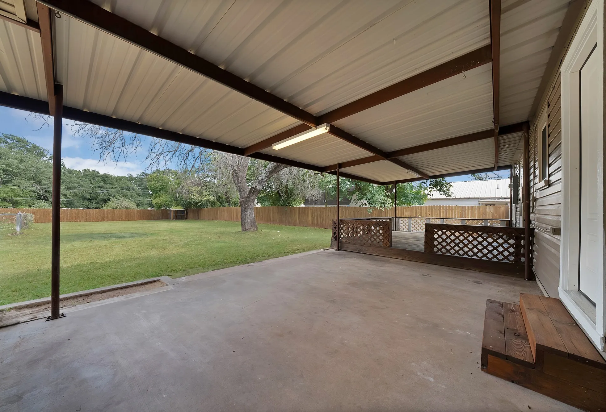 Single Family Residence For Sale in Parker County , 116 Westline Road, Azle, Texas 76020, 3 Bedroom, 2 Bathroom, Garage spaces, 1,136 Sqft, built in 1990, mls#21364070, Real Estate Agent in Azle, Homes For Sale in Parker county, Homes For Sale in Azle, Realtor in Azle Texas, Real Estate Brokerage Independent Realty Texas, Luminita Cordes Realtor