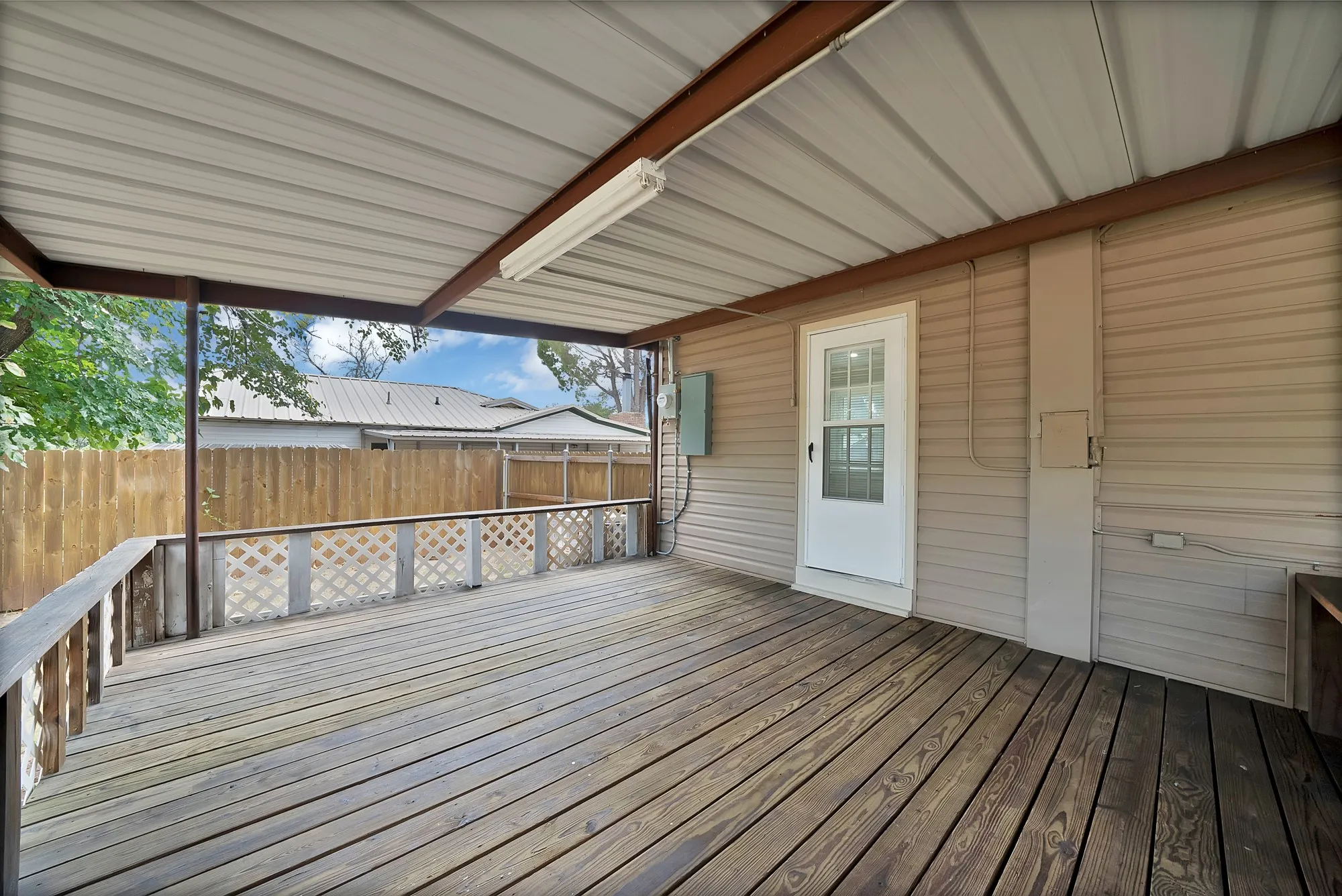Single Family Residence For Sale in Parker County , 116 Westline Road, Azle, Texas 76020, 3 Bedroom, 2 Bathroom, Garage spaces, 1,136 Sqft, built in 1990, mls#21364070, Real Estate Agent in Azle, Homes For Sale in Parker county, Homes For Sale in Azle, Realtor in Azle Texas, Real Estate Brokerage Independent Realty Texas, Luminita Cordes Realtor