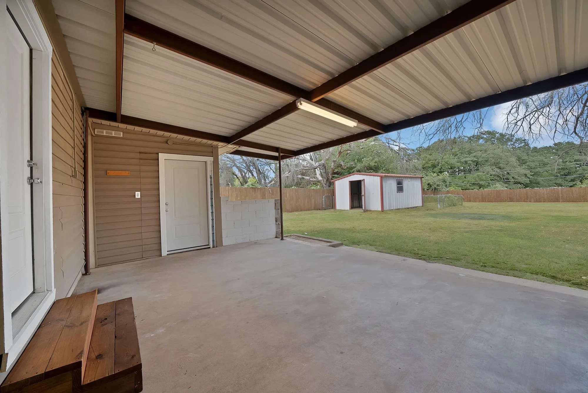 Single Family Residence For Sale in Parker County , 116 Westline Road, Azle, Texas 76020, 3 Bedroom, 2 Bathroom, Garage spaces, 1,136 Sqft, built in 1990, mls#21364070, Real Estate Agent in Azle, Homes For Sale in Parker county, Homes For Sale in Azle, Realtor in Azle Texas, Real Estate Brokerage Independent Realty Texas, Luminita Cordes Realtor