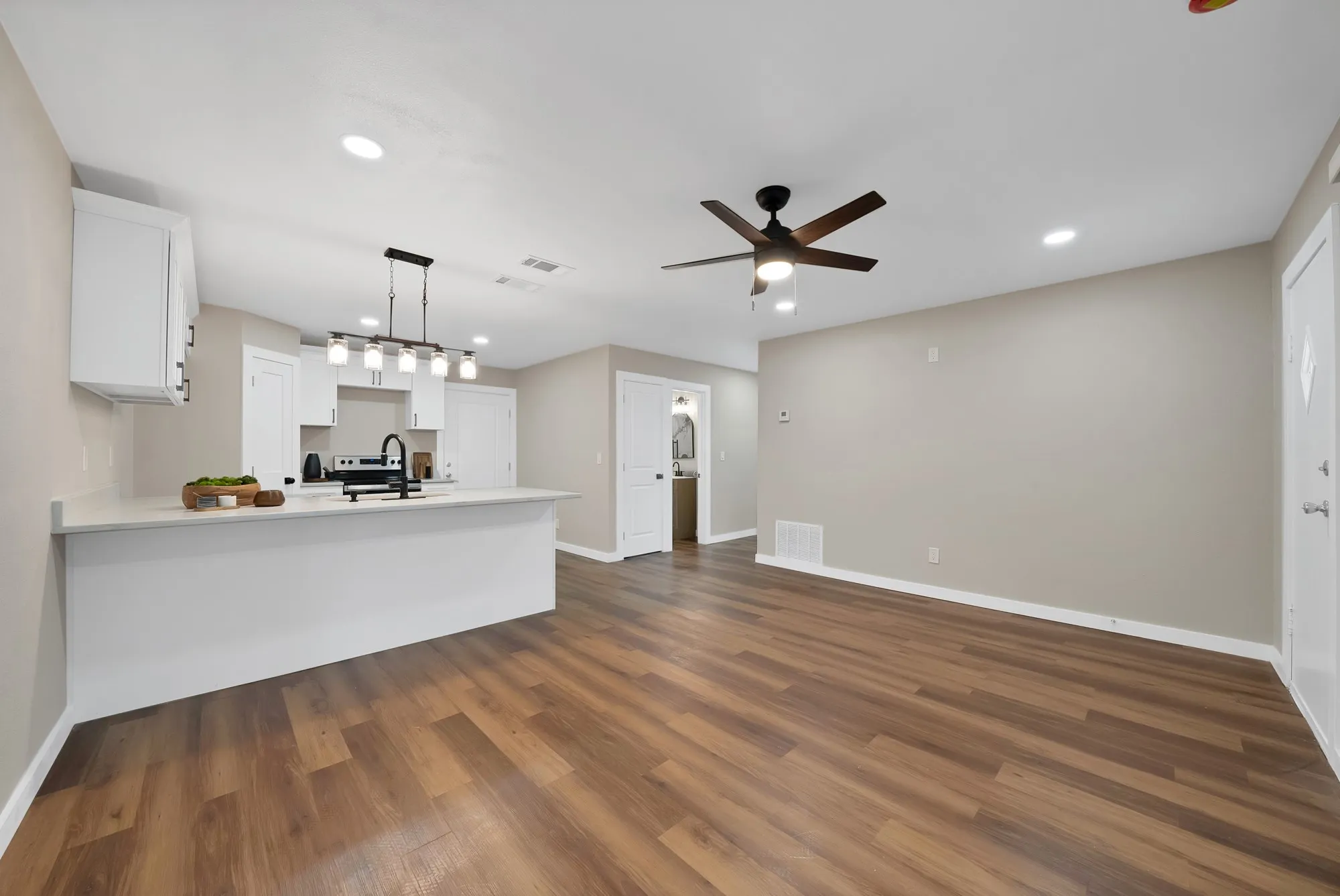 Single Family Residence For Sale in Parker County , 116 Westline Road, Azle, Texas 76020, 3 Bedroom, 2 Bathroom, Garage spaces, 1,136 Sqft, built in 1990, mls#21364070, Real Estate Agent in Azle, Homes For Sale in Parker county, Homes For Sale in Azle, Realtor in Azle Texas, Real Estate Brokerage Independent Realty Texas, Luminita Cordes Realtor