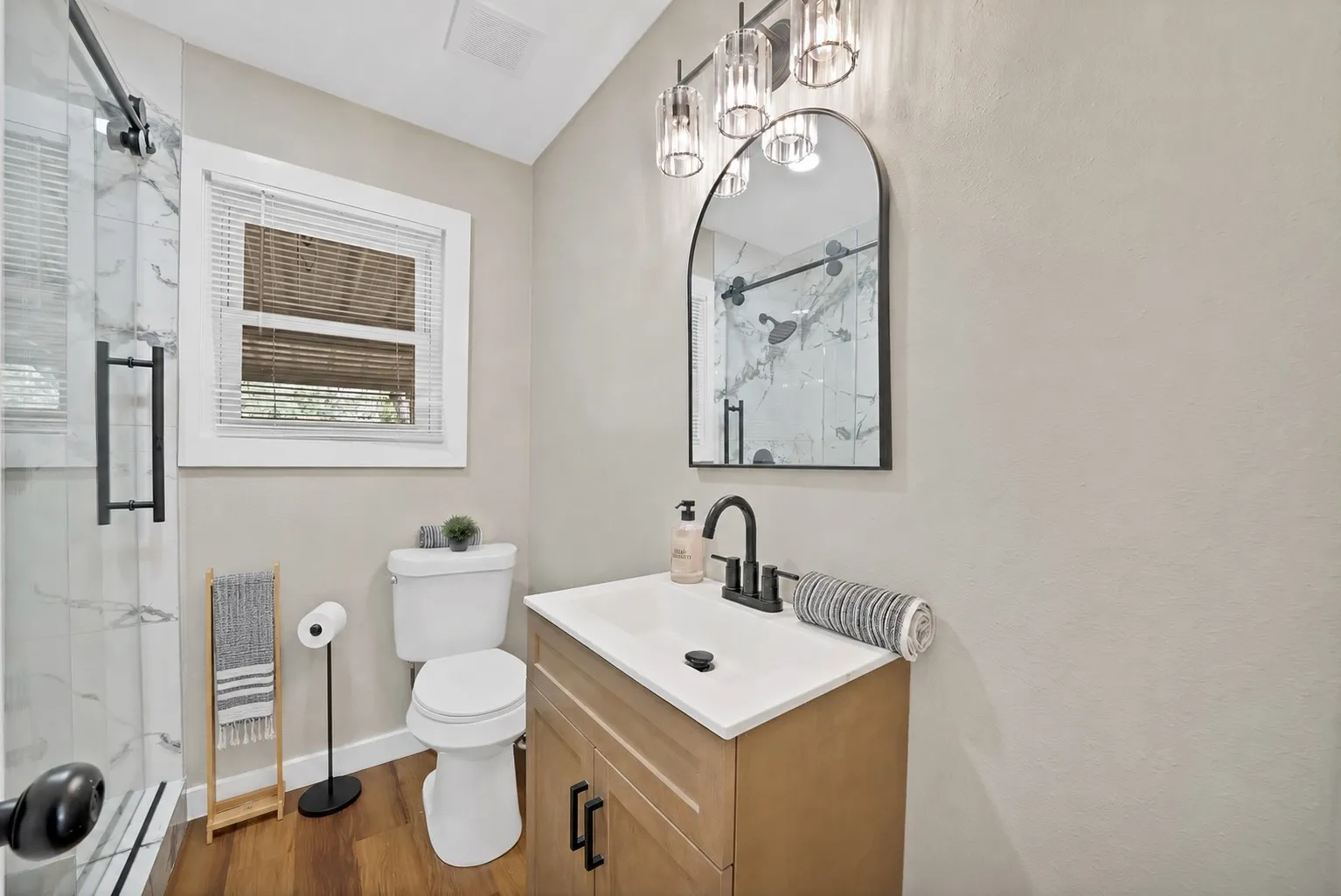 Single Family Residence For Sale in Parker County , 116 Westline Road, Azle, Texas 76020, 3 Bedroom, 2 Bathroom, Garage spaces, 1,136 Sqft, built in 1990, mls#21364070, Real Estate Agent in Azle, Homes For Sale in Parker county, Homes For Sale in Azle, Realtor in Azle Texas, Real Estate Brokerage Independent Realty Texas, Luminita Cordes Realtor