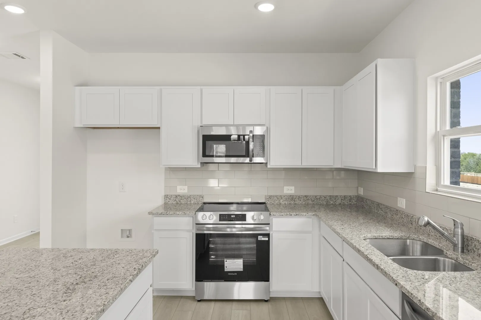 07. 306 Heritage Grove - Kitchen (3)