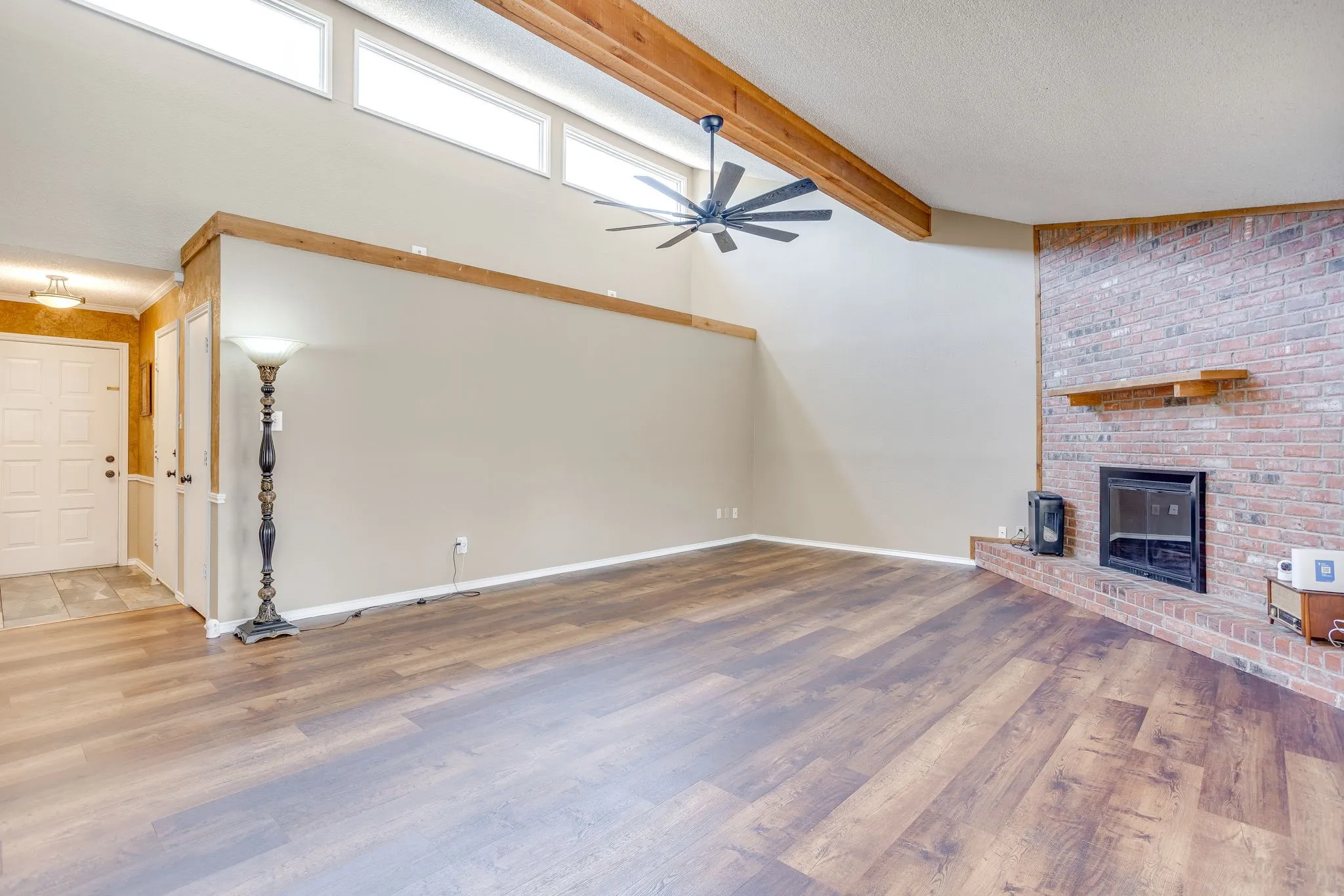 Single Family Residence For Sale in Tarrant County , 1417 Hall Drive, Crowley, Texas 76036, 3 Bedroom, 2 Bathroom, 2 Garage spaces, 1,480 Sqft, built in 1983, mls#21364095, Real Estate Agent in Crowley, Homes For Sale in Tarrant county, Homes For Sale in Crowley, Realtor in Crowley Texas, Real Estate Brokerage Independent Realty Texas, Luminita Cordes Realtor
