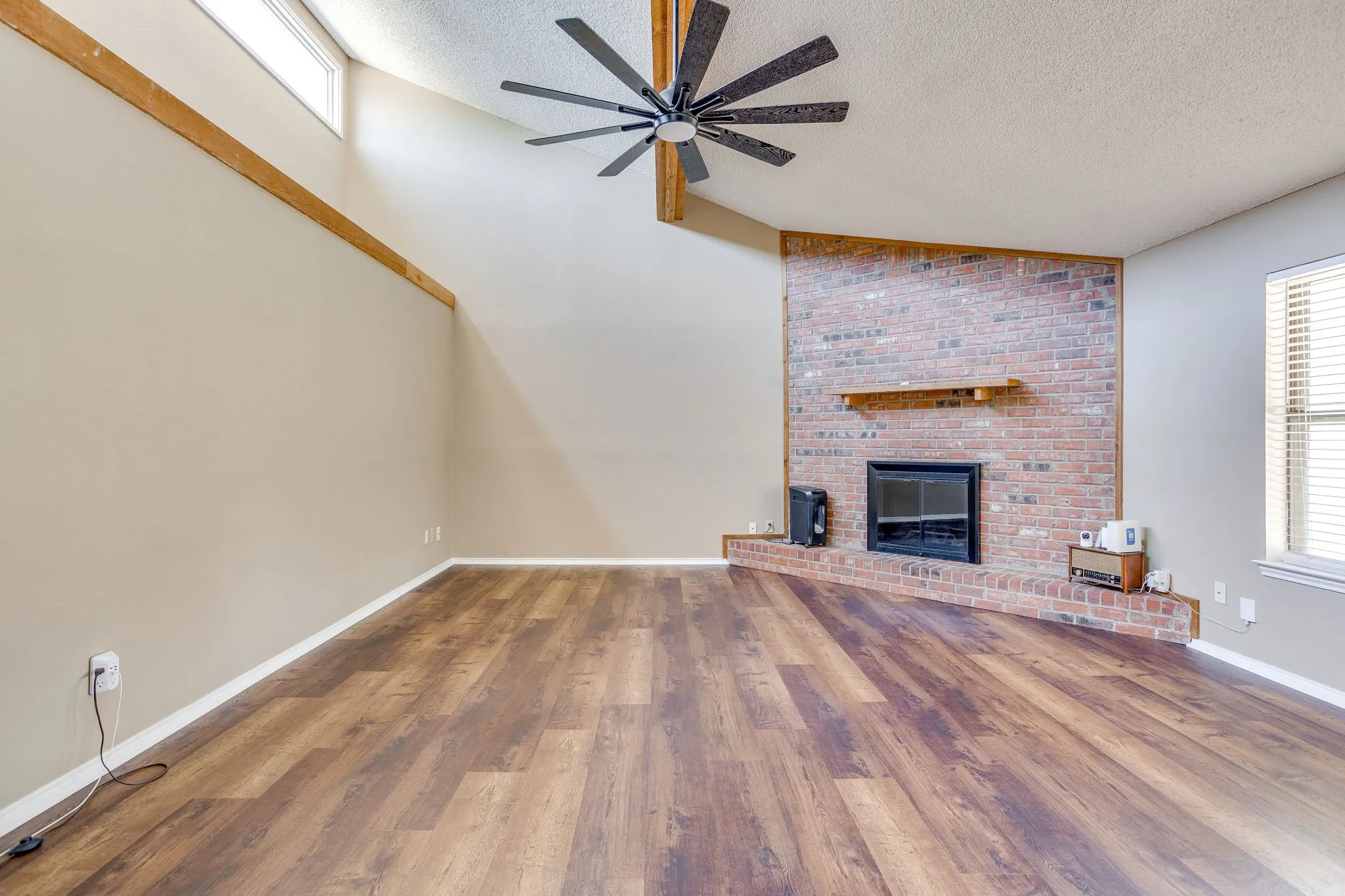Single Family Residence For Sale in Tarrant County , 1417 Hall Drive, Crowley, Texas 76036, 3 Bedroom, 2 Bathroom, 2 Garage spaces, 1,480 Sqft, built in 1983, mls#21364095, Real Estate Agent in Crowley, Homes For Sale in Tarrant county, Homes For Sale in Crowley, Realtor in Crowley Texas, Real Estate Brokerage Independent Realty Texas, Luminita Cordes Realtor