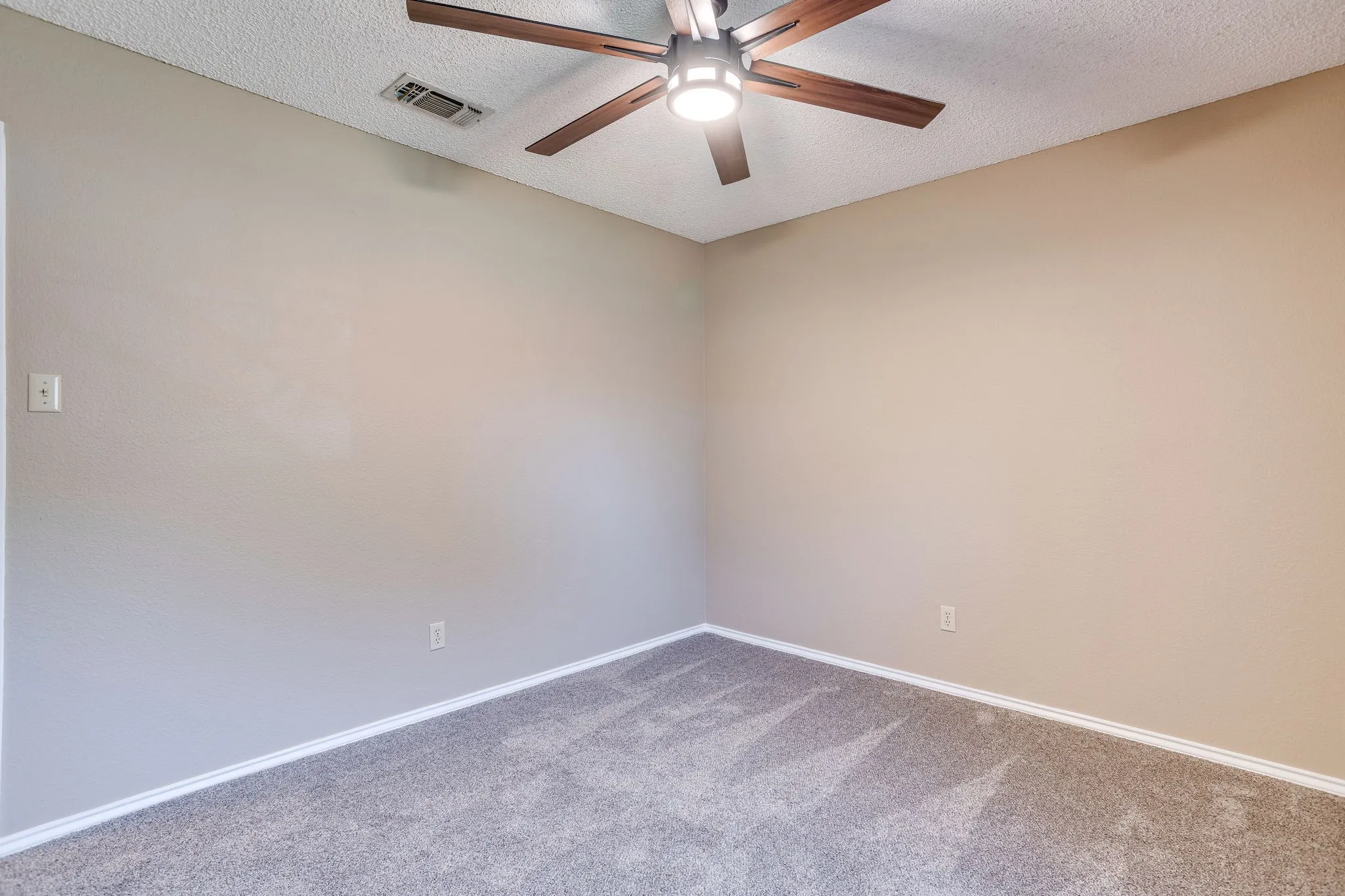 Single Family Residence For Sale in Tarrant County , 1417 Hall Drive, Crowley, Texas 76036, 3 Bedroom, 2 Bathroom, 2 Garage spaces, 1,480 Sqft, built in 1983, mls#21364095, Real Estate Agent in Crowley, Homes For Sale in Tarrant county, Homes For Sale in Crowley, Realtor in Crowley Texas, Real Estate Brokerage Independent Realty Texas, Luminita Cordes Realtor