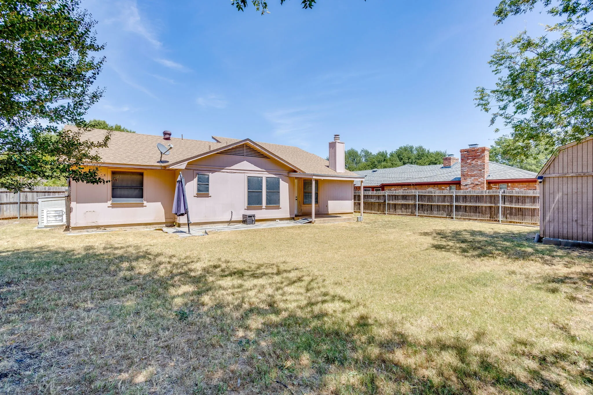 Single Family Residence For Sale in Tarrant County , 1417 Hall Drive, Crowley, Texas 76036, 3 Bedroom, 2 Bathroom, 2 Garage spaces, 1,480 Sqft, built in 1983, mls#21364095, Real Estate Agent in Crowley, Homes For Sale in Tarrant county, Homes For Sale in Crowley, Realtor in Crowley Texas, Real Estate Brokerage Independent Realty Texas, Luminita Cordes Realtor