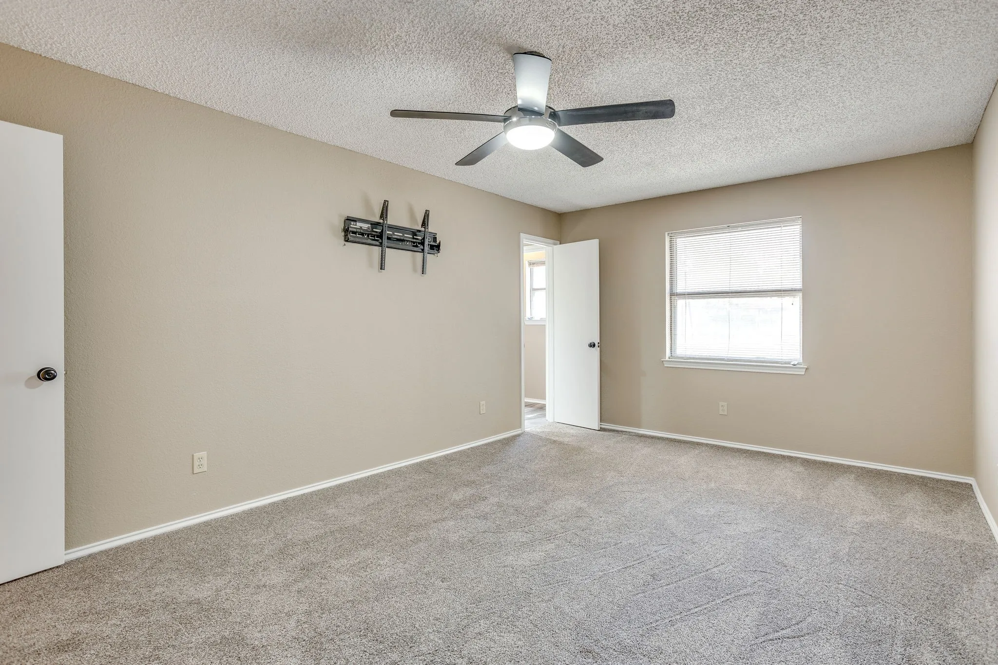 Single Family Residence For Sale in Tarrant County , 1417 Hall Drive, Crowley, Texas 76036, 3 Bedroom, 2 Bathroom, 2 Garage spaces, 1,480 Sqft, built in 1983, mls#21364095, Real Estate Agent in Crowley, Homes For Sale in Tarrant county, Homes For Sale in Crowley, Realtor in Crowley Texas, Real Estate Brokerage Independent Realty Texas, Luminita Cordes Realtor