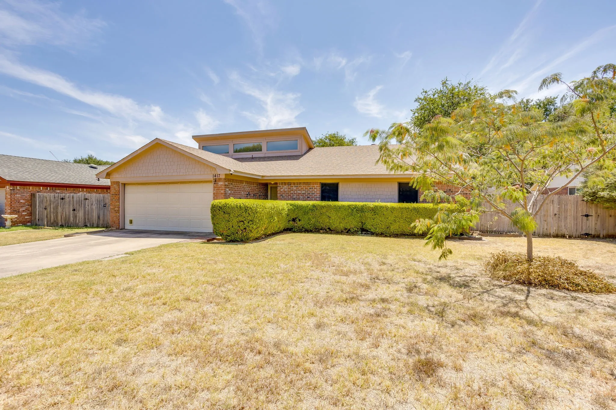 Single Family Residence For Sale in Tarrant County , 1417 Hall Drive, Crowley, Texas 76036, 3 Bedroom, 2 Bathroom, 2 Garage spaces, 1,480 Sqft, built in 1983, mls#21364095, Real Estate Agent in Crowley, Homes For Sale in Tarrant county, Homes For Sale in Crowley, Realtor in Crowley Texas, Real Estate Brokerage Independent Realty Texas, Luminita Cordes Realtor