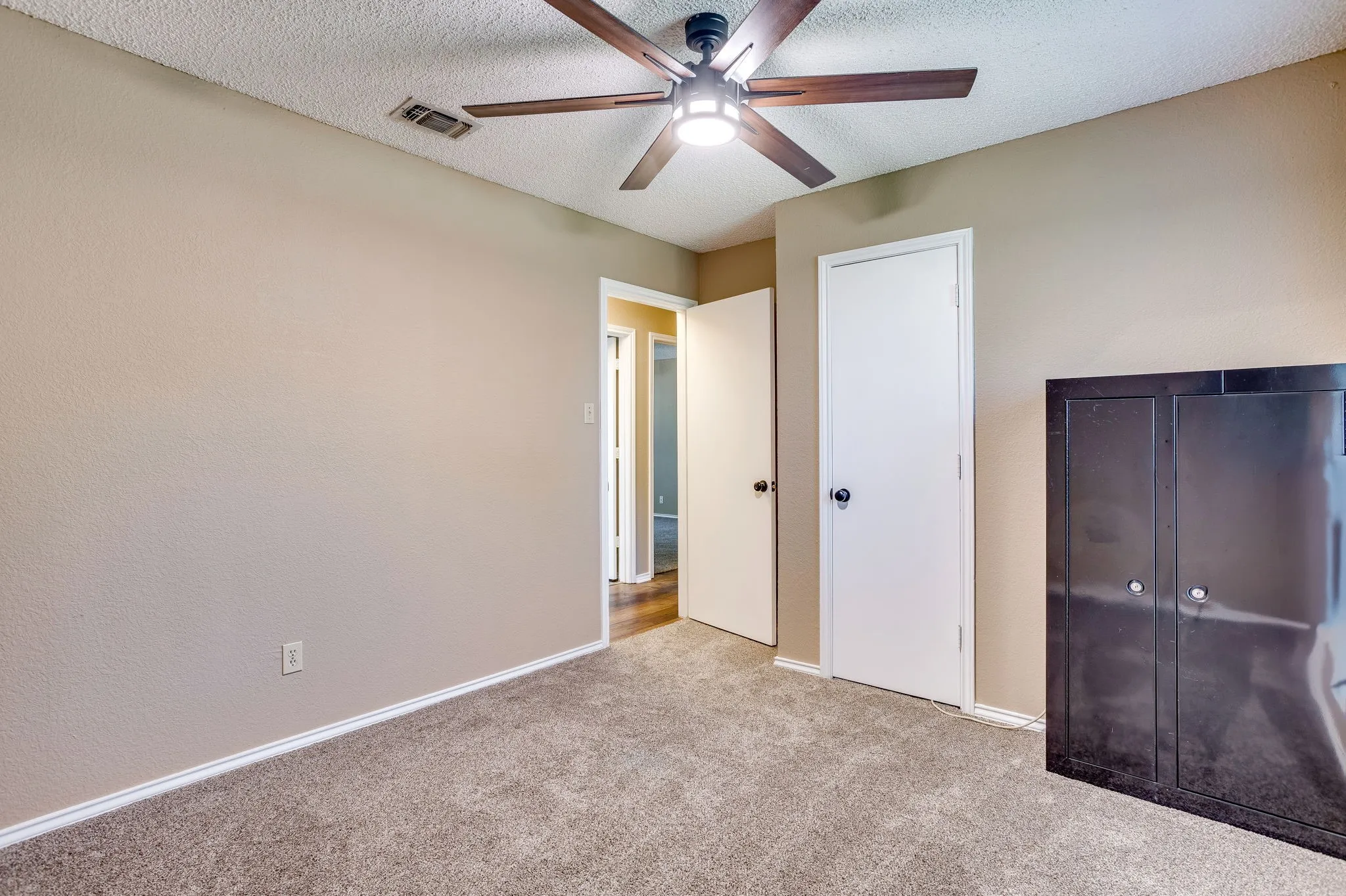 Single Family Residence For Sale in Tarrant County , 1417 Hall Drive, Crowley, Texas 76036, 3 Bedroom, 2 Bathroom, 2 Garage spaces, 1,480 Sqft, built in 1983, mls#21364095, Real Estate Agent in Crowley, Homes For Sale in Tarrant county, Homes For Sale in Crowley, Realtor in Crowley Texas, Real Estate Brokerage Independent Realty Texas, Luminita Cordes Realtor