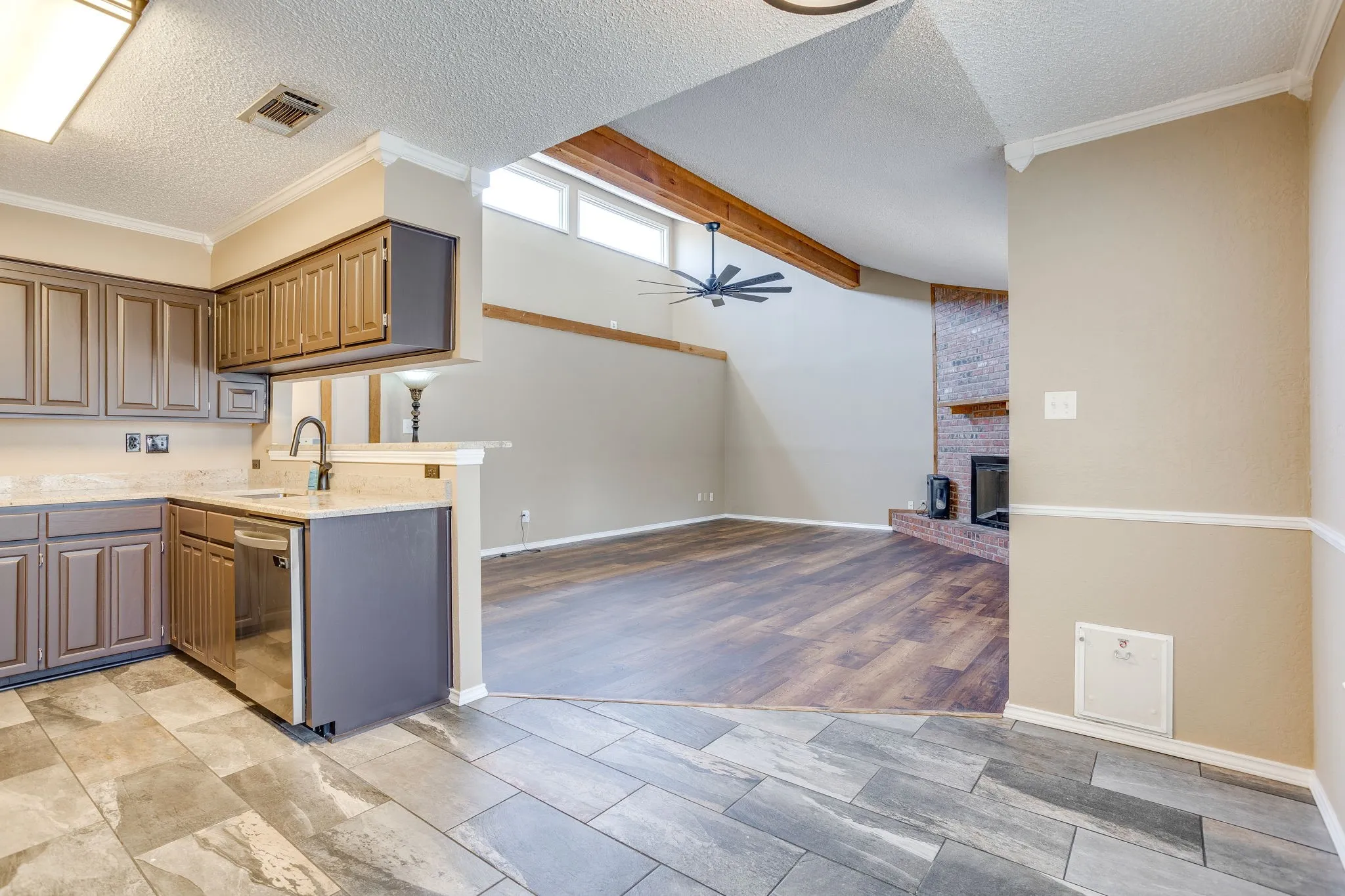 Single Family Residence For Sale in Tarrant County , 1417 Hall Drive, Crowley, Texas 76036, 3 Bedroom, 2 Bathroom, 2 Garage spaces, 1,480 Sqft, built in 1983, mls#21364095, Real Estate Agent in Crowley, Homes For Sale in Tarrant county, Homes For Sale in Crowley, Realtor in Crowley Texas, Real Estate Brokerage Independent Realty Texas, Luminita Cordes Realtor