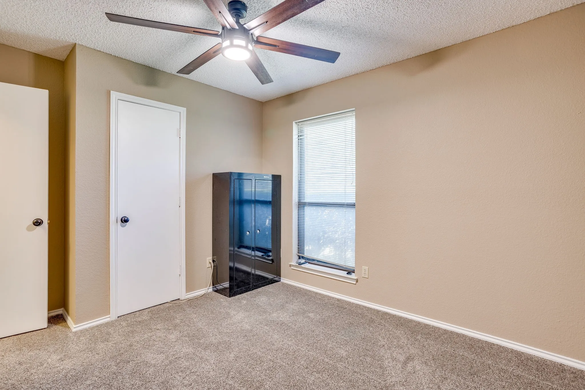 Single Family Residence For Sale in Tarrant County , 1417 Hall Drive, Crowley, Texas 76036, 3 Bedroom, 2 Bathroom, 2 Garage spaces, 1,480 Sqft, built in 1983, mls#21364095, Real Estate Agent in Crowley, Homes For Sale in Tarrant county, Homes For Sale in Crowley, Realtor in Crowley Texas, Real Estate Brokerage Independent Realty Texas, Luminita Cordes Realtor