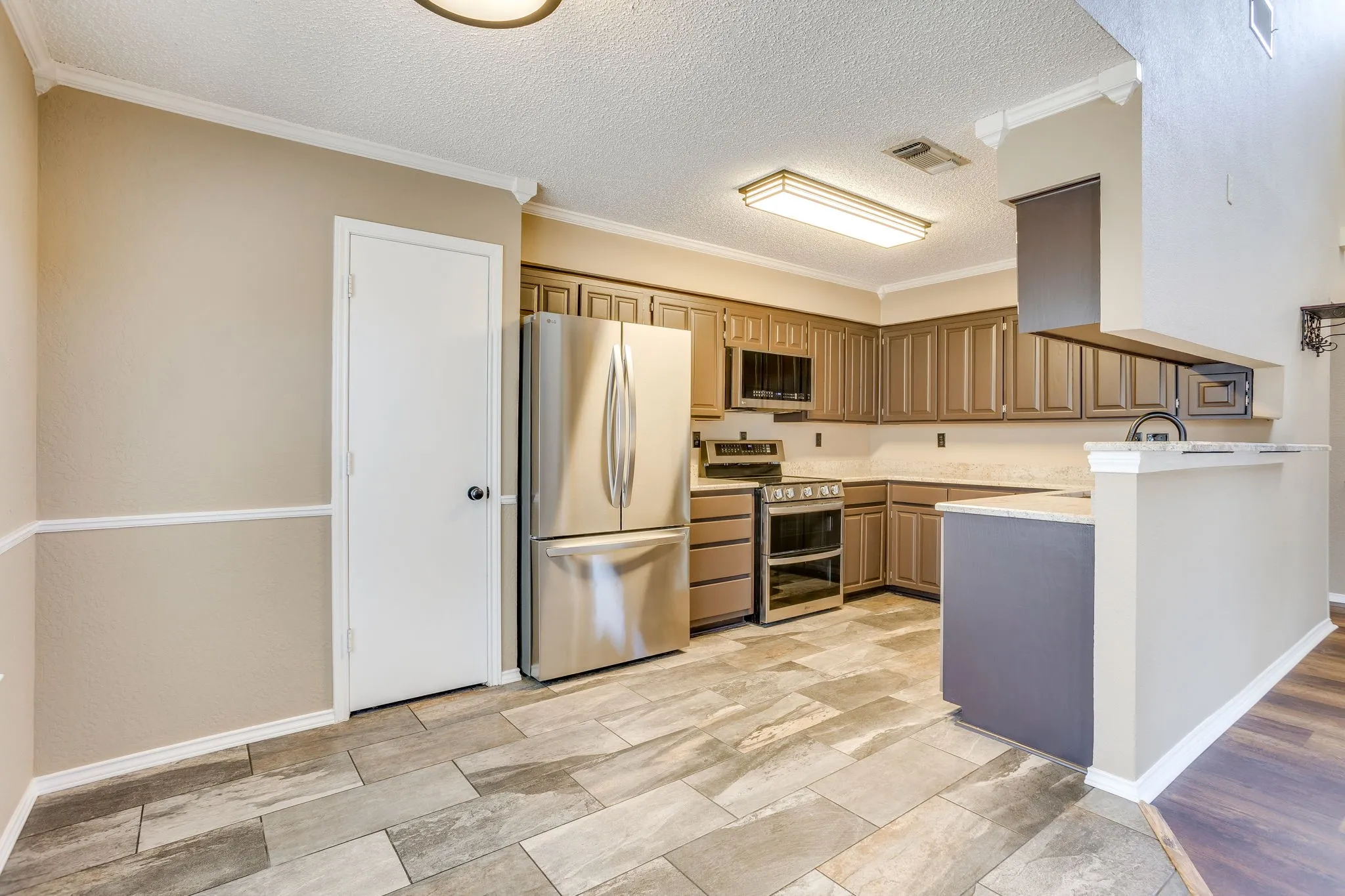 Single Family Residence For Sale in Tarrant County , 1417 Hall Drive, Crowley, Texas 76036, 3 Bedroom, 2 Bathroom, 2 Garage spaces, 1,480 Sqft, built in 1983, mls#21364095, Real Estate Agent in Crowley, Homes For Sale in Tarrant county, Homes For Sale in Crowley, Realtor in Crowley Texas, Real Estate Brokerage Independent Realty Texas, Luminita Cordes Realtor