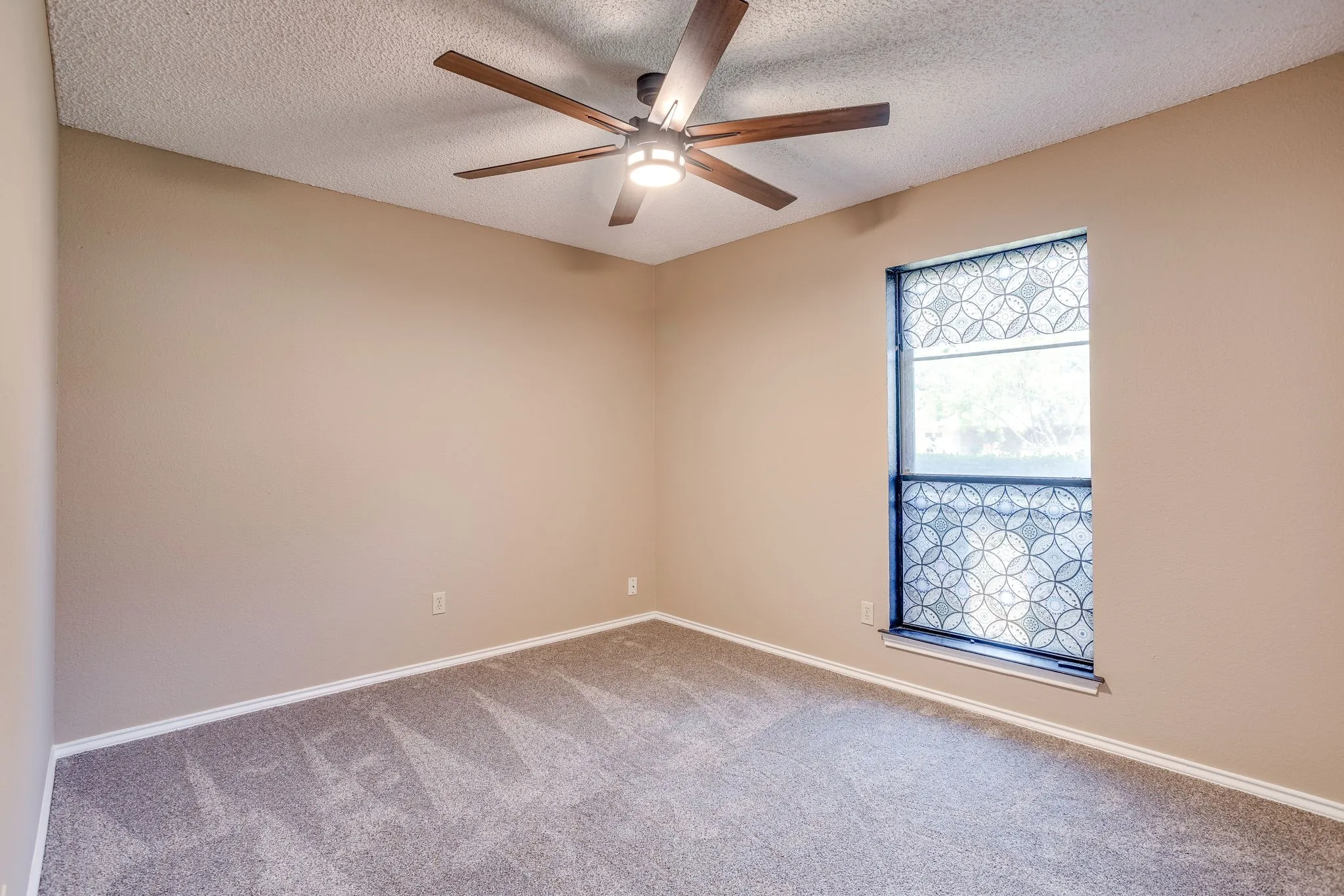 Single Family Residence For Sale in Tarrant County , 1417 Hall Drive, Crowley, Texas 76036, 3 Bedroom, 2 Bathroom, 2 Garage spaces, 1,480 Sqft, built in 1983, mls#21364095, Real Estate Agent in Crowley, Homes For Sale in Tarrant county, Homes For Sale in Crowley, Realtor in Crowley Texas, Real Estate Brokerage Independent Realty Texas, Luminita Cordes Realtor