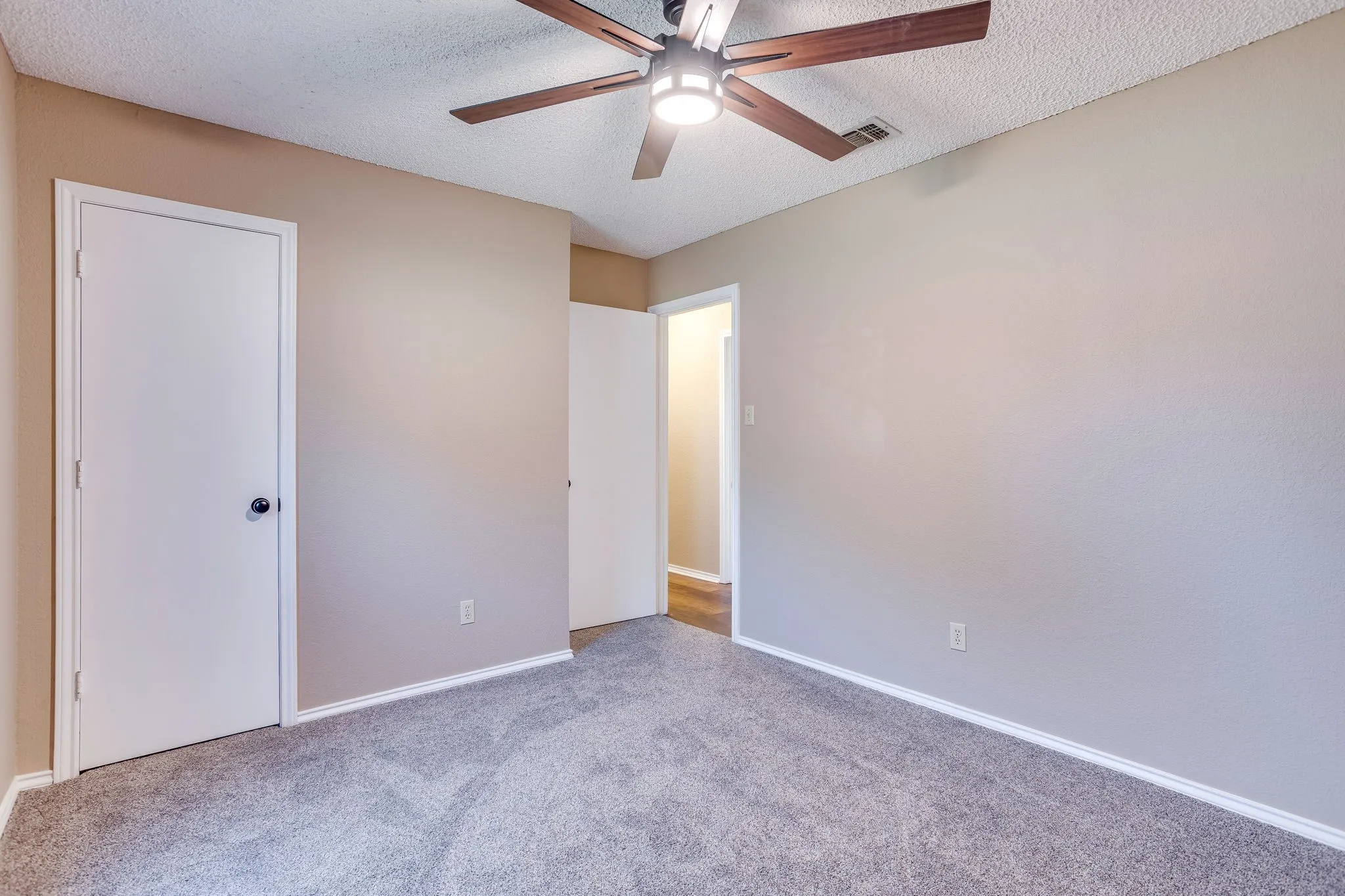 Single Family Residence For Sale in Tarrant County , 1417 Hall Drive, Crowley, Texas 76036, 3 Bedroom, 2 Bathroom, 2 Garage spaces, 1,480 Sqft, built in 1983, mls#21364095, Real Estate Agent in Crowley, Homes For Sale in Tarrant county, Homes For Sale in Crowley, Realtor in Crowley Texas, Real Estate Brokerage Independent Realty Texas, Luminita Cordes Realtor