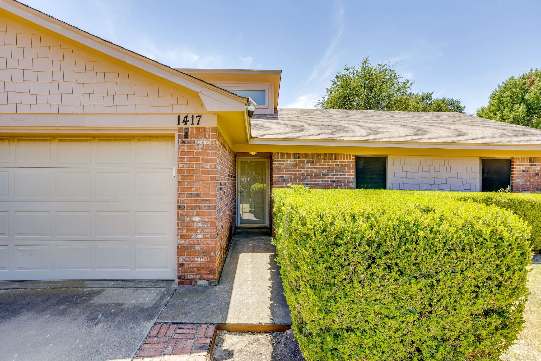 Single Family Residence For Sale in Tarrant County , 1417 Hall Drive, Crowley, Texas 76036, 3 Bedroom, 2 Bathroom, 2 Garage spaces, 1,480 Sqft, built in 1983, mls#21364095, Real Estate Agent in Crowley, Homes For Sale in Tarrant county, Homes For Sale in Crowley, Realtor in Crowley Texas, Real Estate Brokerage Independent Realty Texas, Luminita Cordes Realtor