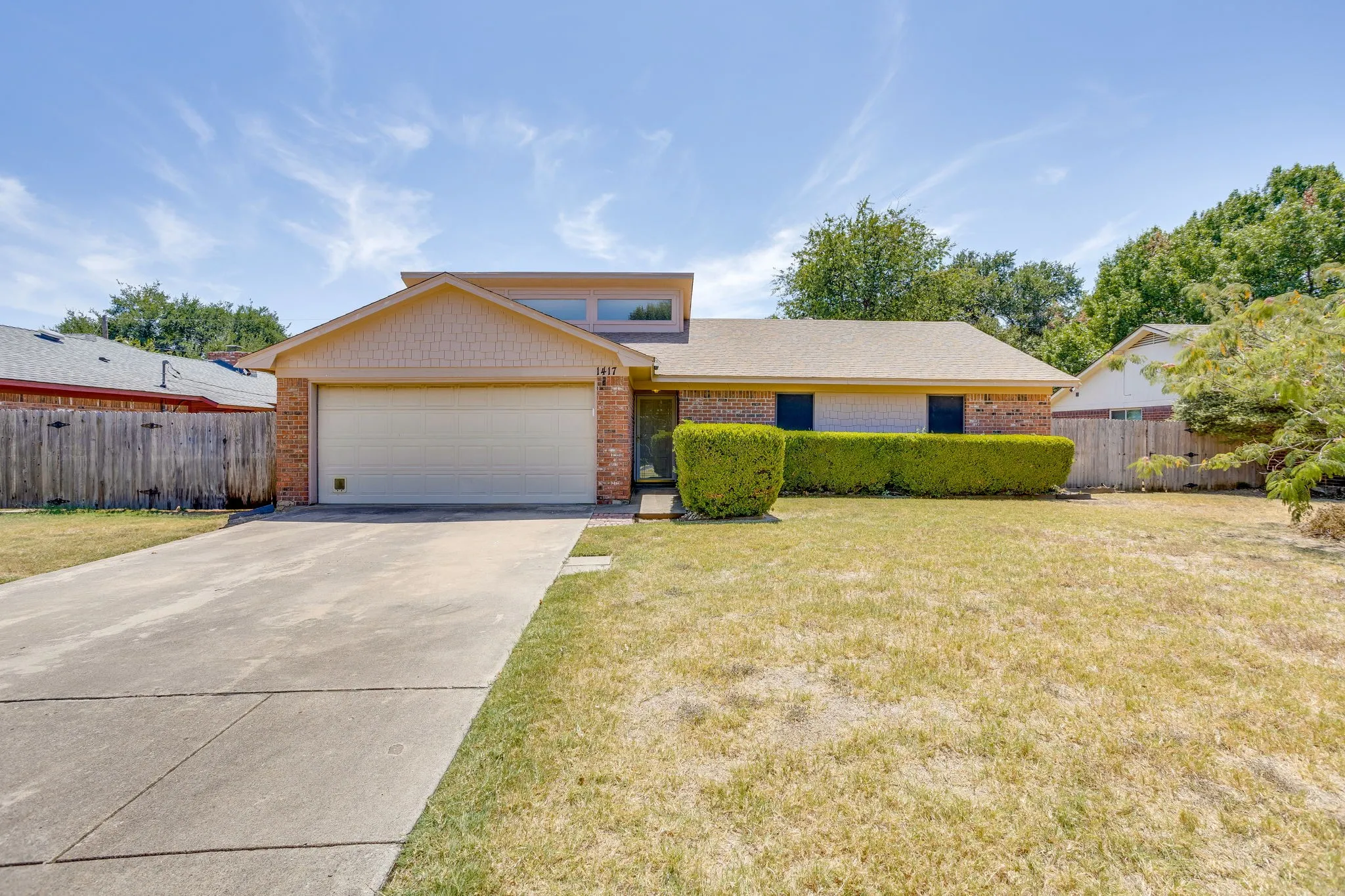 Single Family Residence For Sale in Tarrant County , 1417 Hall Drive, Crowley, Texas 76036, 3 Bedroom, 2 Bathroom, 2 Garage spaces, 1,480 Sqft, built in 1983, mls#21364095, Real Estate Agent in Crowley, Homes For Sale in Tarrant county, Homes For Sale in Crowley, Realtor in Crowley Texas, Real Estate Brokerage Independent Realty Texas, Luminita Cordes Realtor