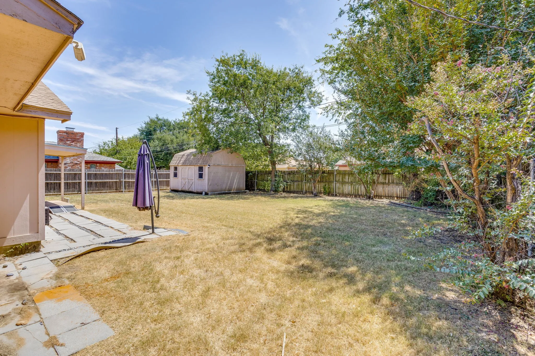 Single Family Residence For Sale in Tarrant County , 1417 Hall Drive, Crowley, Texas 76036, 3 Bedroom, 2 Bathroom, 2 Garage spaces, 1,480 Sqft, built in 1983, mls#21364095, Real Estate Agent in Crowley, Homes For Sale in Tarrant county, Homes For Sale in Crowley, Realtor in Crowley Texas, Real Estate Brokerage Independent Realty Texas, Luminita Cordes Realtor