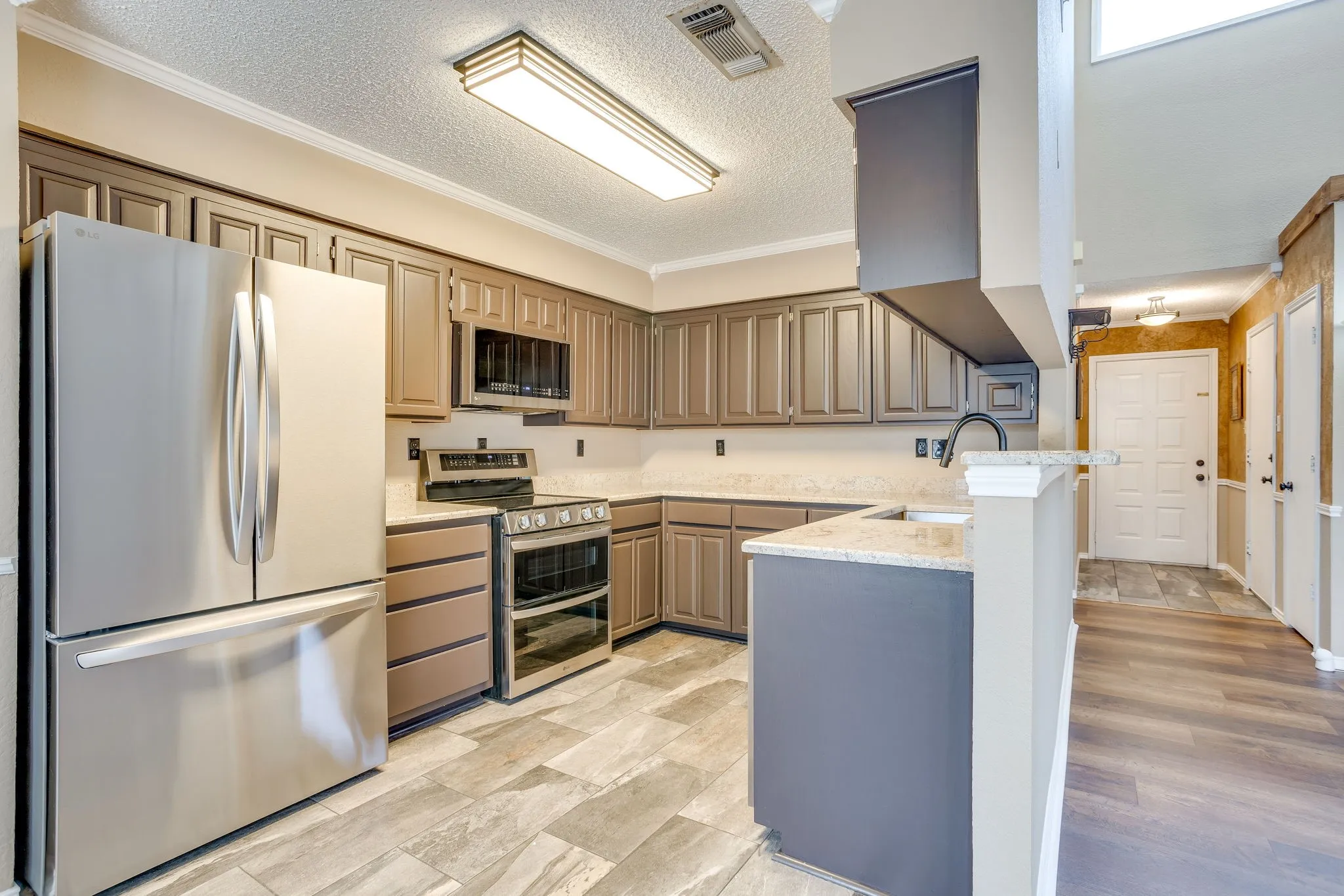 Single Family Residence For Sale in Tarrant County , 1417 Hall Drive, Crowley, Texas 76036, 3 Bedroom, 2 Bathroom, 2 Garage spaces, 1,480 Sqft, built in 1983, mls#21364095, Real Estate Agent in Crowley, Homes For Sale in Tarrant county, Homes For Sale in Crowley, Realtor in Crowley Texas, Real Estate Brokerage Independent Realty Texas, Luminita Cordes Realtor