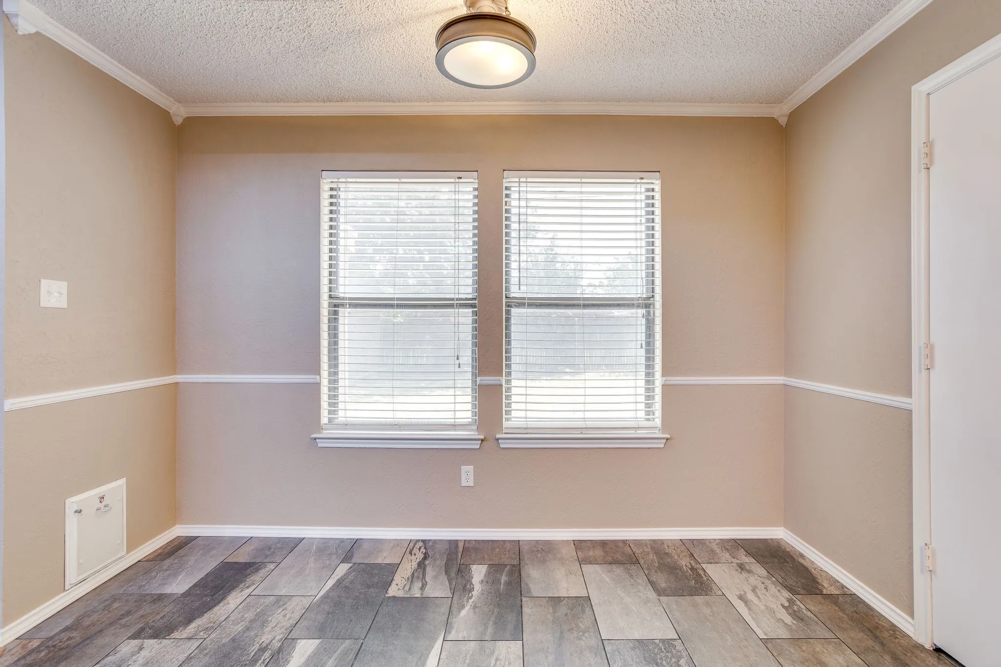 Single Family Residence For Sale in Tarrant County , 1417 Hall Drive, Crowley, Texas 76036, 3 Bedroom, 2 Bathroom, 2 Garage spaces, 1,480 Sqft, built in 1983, mls#21364095, Real Estate Agent in Crowley, Homes For Sale in Tarrant county, Homes For Sale in Crowley, Realtor in Crowley Texas, Real Estate Brokerage Independent Realty Texas, Luminita Cordes Realtor