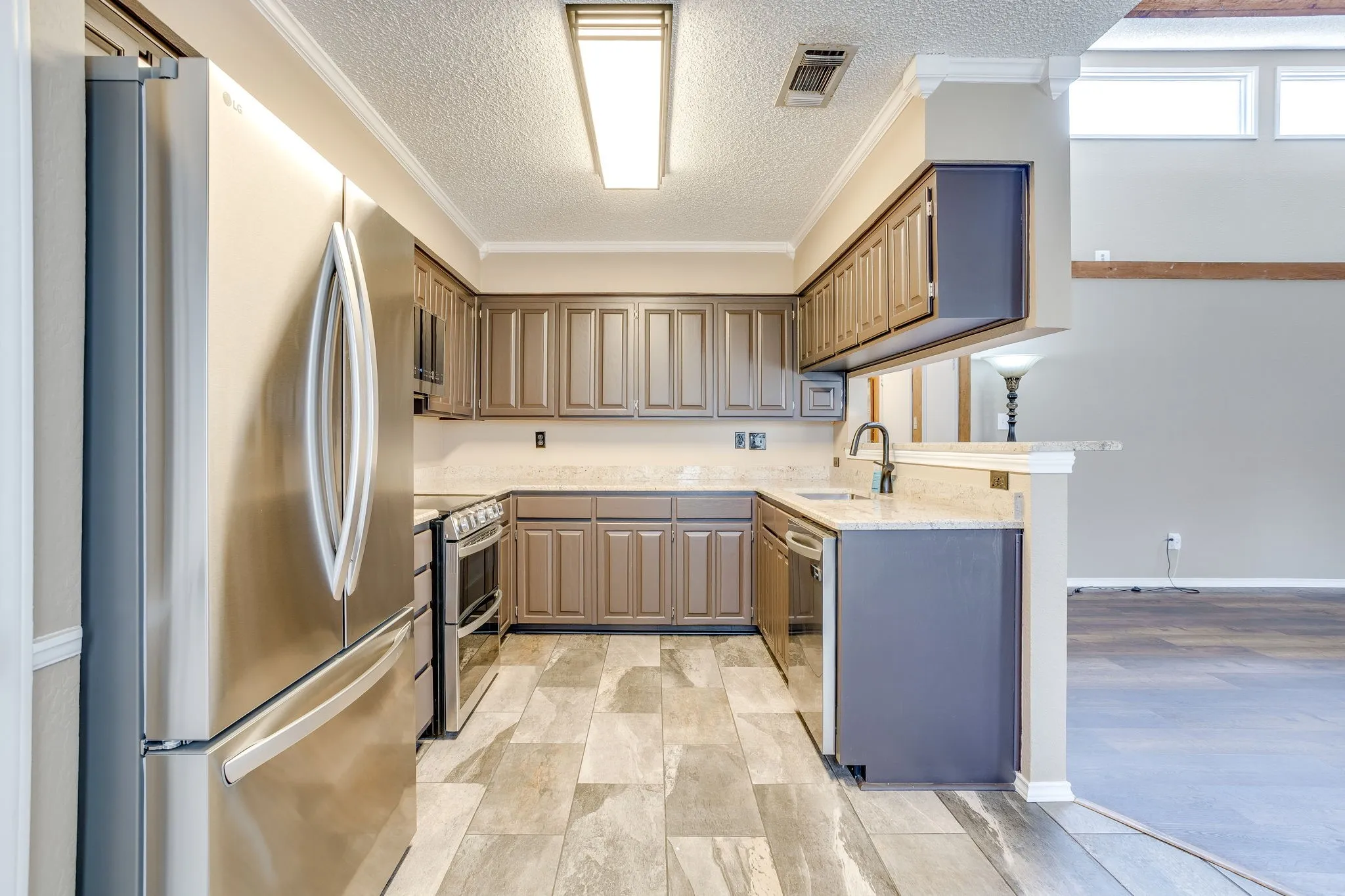 Single Family Residence For Sale in Tarrant County , 1417 Hall Drive, Crowley, Texas 76036, 3 Bedroom, 2 Bathroom, 2 Garage spaces, 1,480 Sqft, built in 1983, mls#21364095, Real Estate Agent in Crowley, Homes For Sale in Tarrant county, Homes For Sale in Crowley, Realtor in Crowley Texas, Real Estate Brokerage Independent Realty Texas, Luminita Cordes Realtor