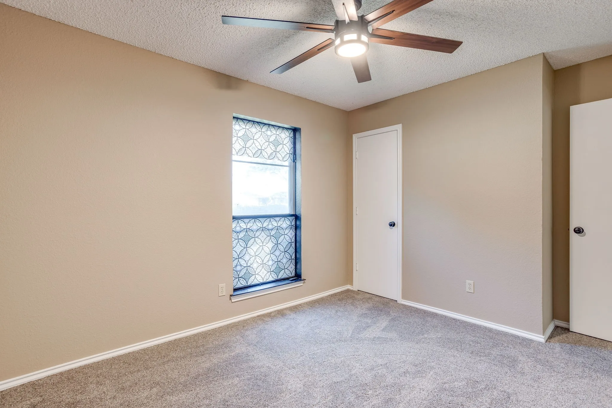Single Family Residence For Sale in Tarrant County , 1417 Hall Drive, Crowley, Texas 76036, 3 Bedroom, 2 Bathroom, 2 Garage spaces, 1,480 Sqft, built in 1983, mls#21364095, Real Estate Agent in Crowley, Homes For Sale in Tarrant county, Homes For Sale in Crowley, Realtor in Crowley Texas, Real Estate Brokerage Independent Realty Texas, Luminita Cordes Realtor