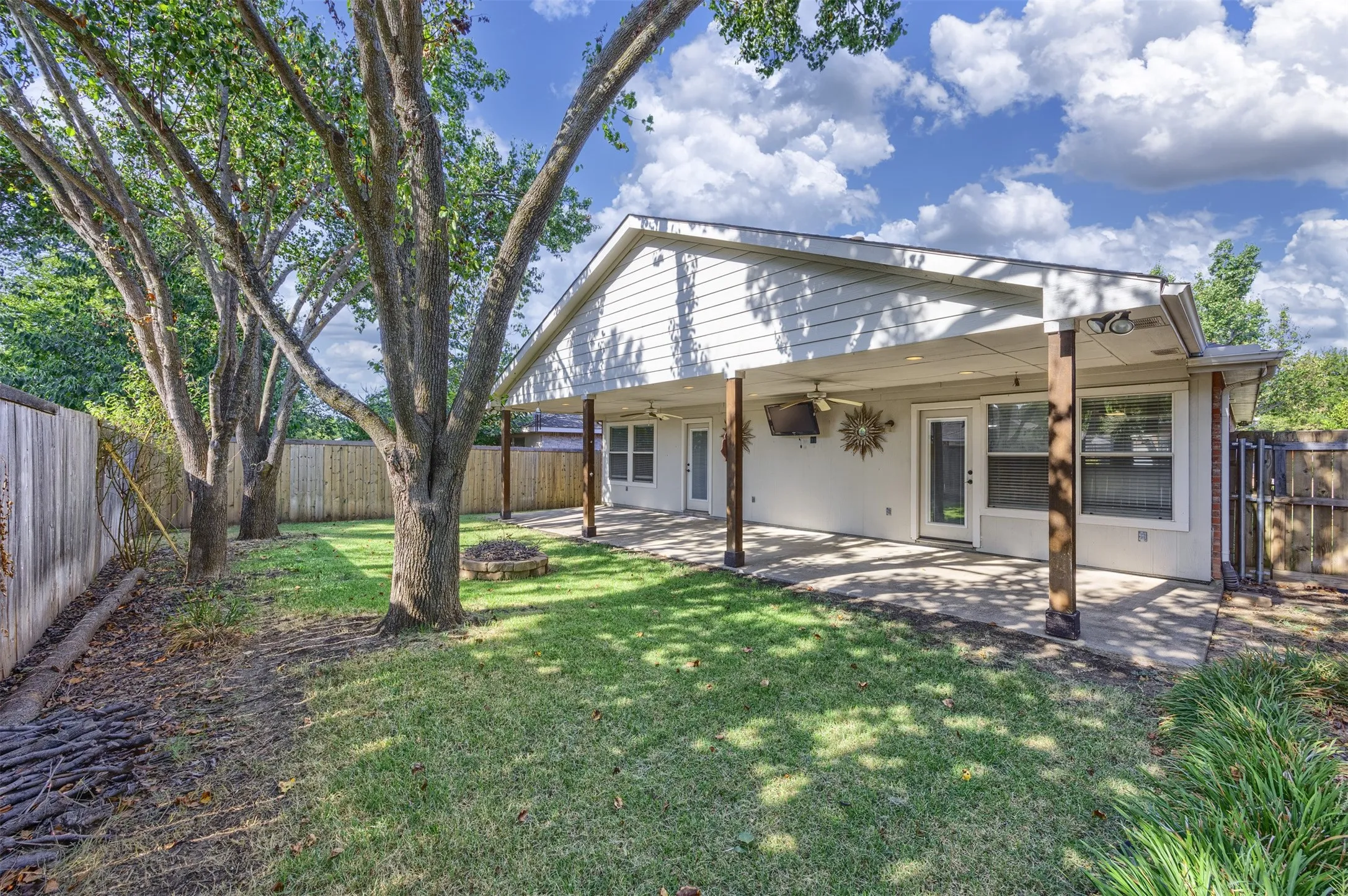 Single Family Residence For Sale in Collin County , 2506 Buckskin Drive, Mc Kinney, Texas 75071, 3 Bedroom, 2 Bathroom, 2 Garage spaces, 1,631 Sqft, built in 2000, mls#21350073, Real Estate Agent in Mc Kinney, Homes For Sale in Collin county, Homes For Sale in Mc Kinney, Realtor in Mc Kinney Texas, Real Estate Brokerage Independent Realty Texas, Luminita Cordes Realtor