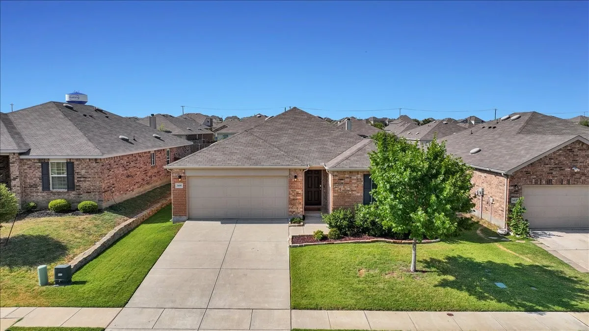 Single Family Residence For Sale in Denton County , 1416 Trace Drive, Aubrey, Texas 76227, 3 Bedroom, 2 Bathroom, 2 Garage spaces, 1,437 Sqft, built in 2019, mls#21355398, Real Estate Agent in Aubrey, Homes For Sale in Denton county, Homes For Sale in Aubrey, Realtor in Aubrey Texas, Real Estate Brokerage Independent Realty Texas, Luminita Cordes Realtor
