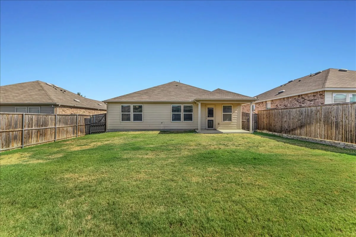 Single Family Residence For Sale in Denton County , 1416 Trace Drive, Aubrey, Texas 76227, 3 Bedroom, 2 Bathroom, 2 Garage spaces, 1,437 Sqft, built in 2019, mls#21355398, Real Estate Agent in Aubrey, Homes For Sale in Denton county, Homes For Sale in Aubrey, Realtor in Aubrey Texas, Real Estate Brokerage Independent Realty Texas, Luminita Cordes Realtor
