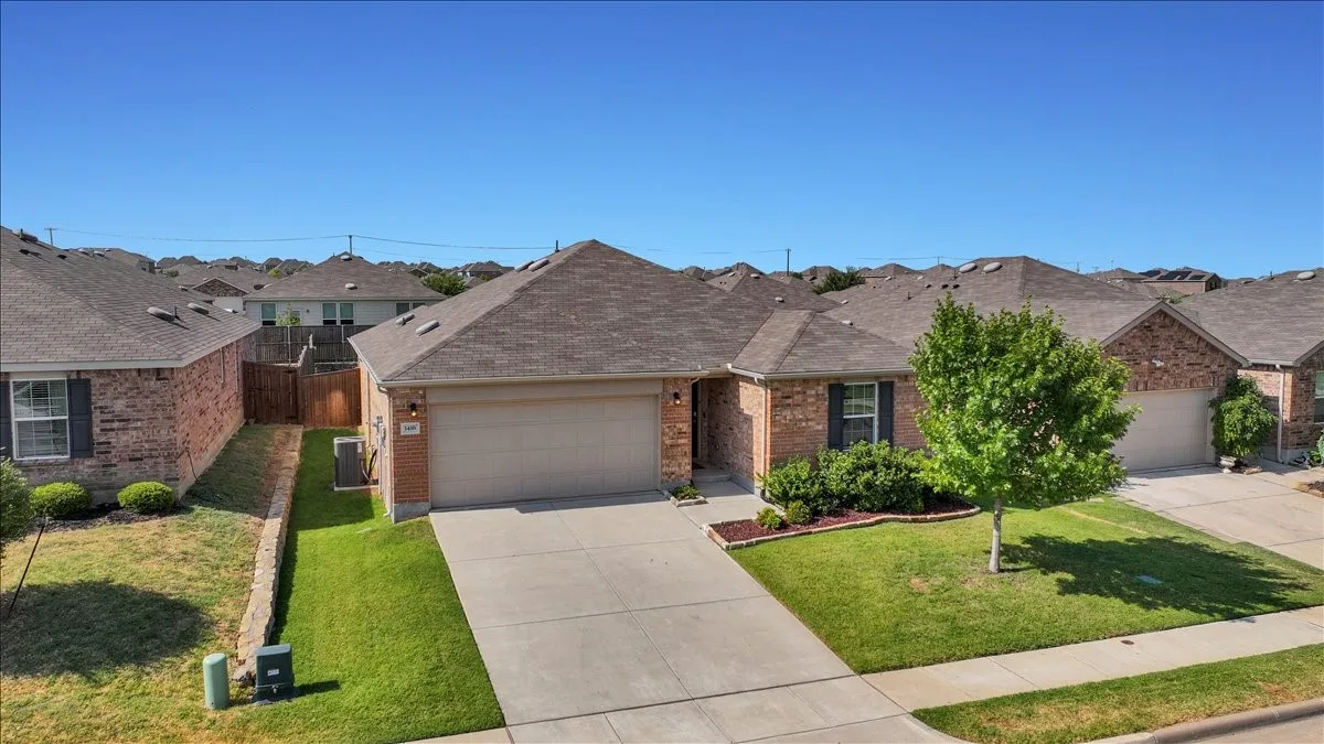 Single Family Residence For Sale in Denton County , 1416 Trace Drive, Aubrey, Texas 76227, 3 Bedroom, 2 Bathroom, 2 Garage spaces, 1,437 Sqft, built in 2019, mls#21355398, Real Estate Agent in Aubrey, Homes For Sale in Denton county, Homes For Sale in Aubrey, Realtor in Aubrey Texas, Real Estate Brokerage Independent Realty Texas, Luminita Cordes Realtor