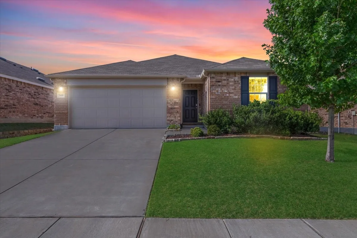 Single Family Residence For Sale in Denton County , 1416 Trace Drive, Aubrey, Texas 76227, 3 Bedroom, 2 Bathroom, 2 Garage spaces, 1,437 Sqft, built in 2019, mls#21355398, Real Estate Agent in Aubrey, Homes For Sale in Denton county, Homes For Sale in Aubrey, Realtor in Aubrey Texas, Real Estate Brokerage Independent Realty Texas, Luminita Cordes Realtor